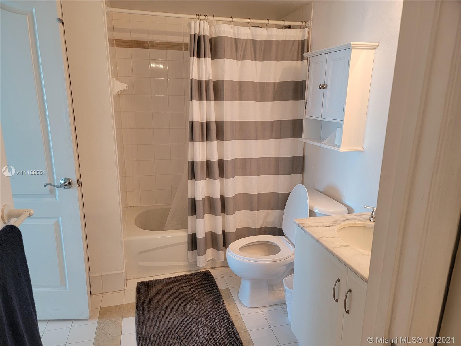 1200 Brickell Bay Dr #3515, Miami, FL 33131