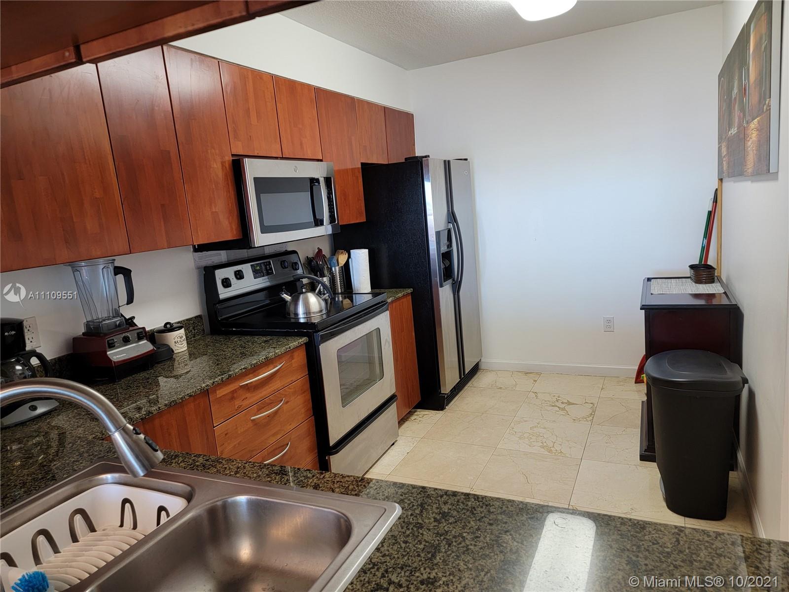 1200 Brickell Bay Dr #3515, Miami, FL 33131