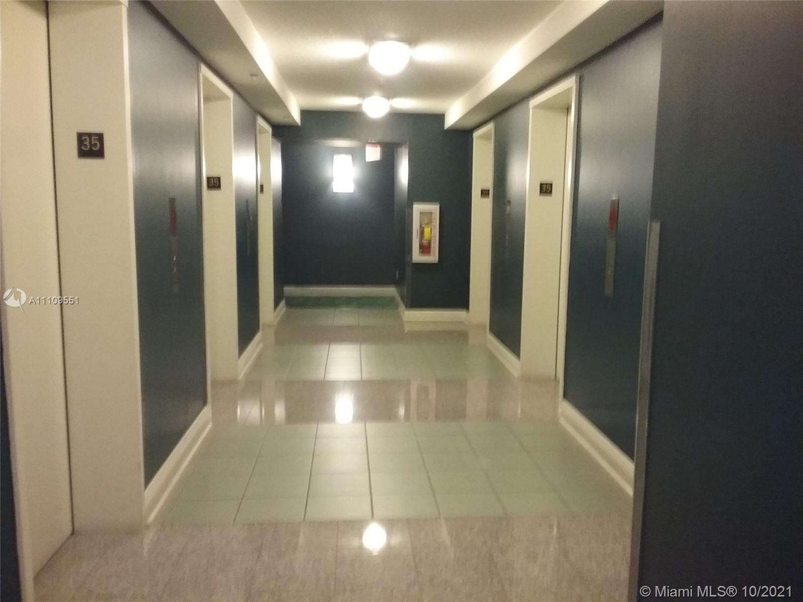 1200 Brickell Bay Dr #3515, Miami, FL 33131