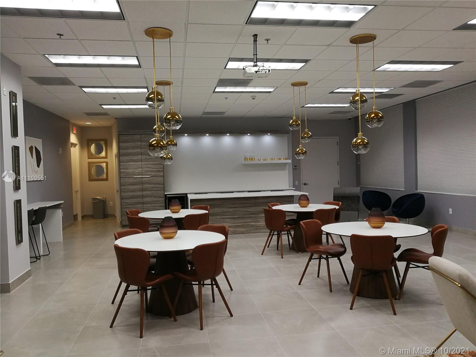 1200 Brickell Bay Dr #3515, Miami, FL 33131