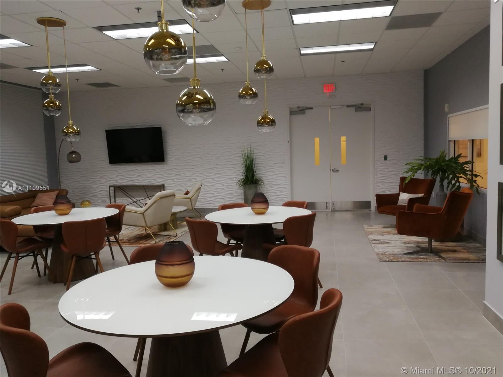 1200 Brickell Bay Dr #3515, Miami, FL 33131