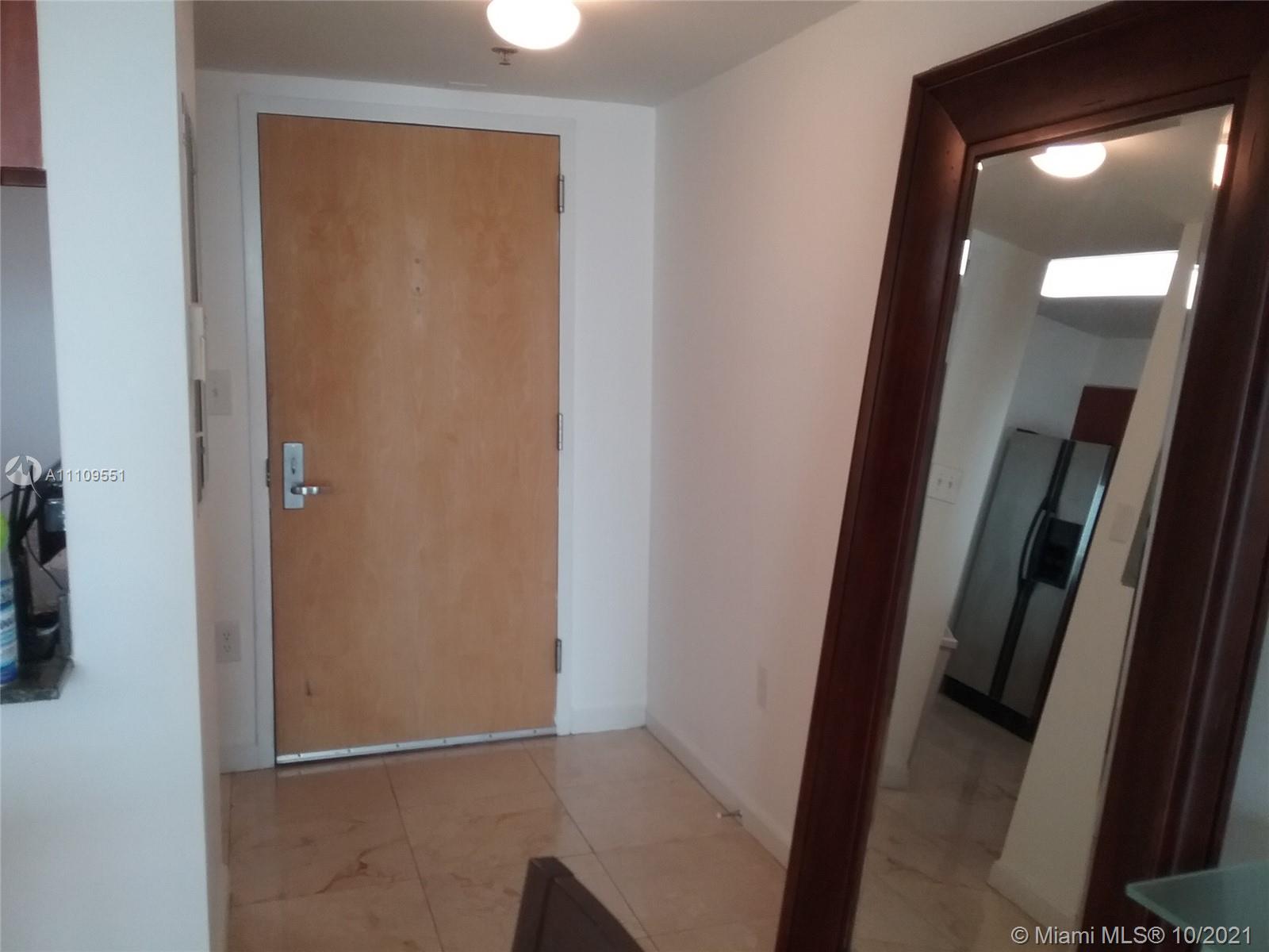 1200 Brickell Bay Dr #3515, Miami, FL 33131