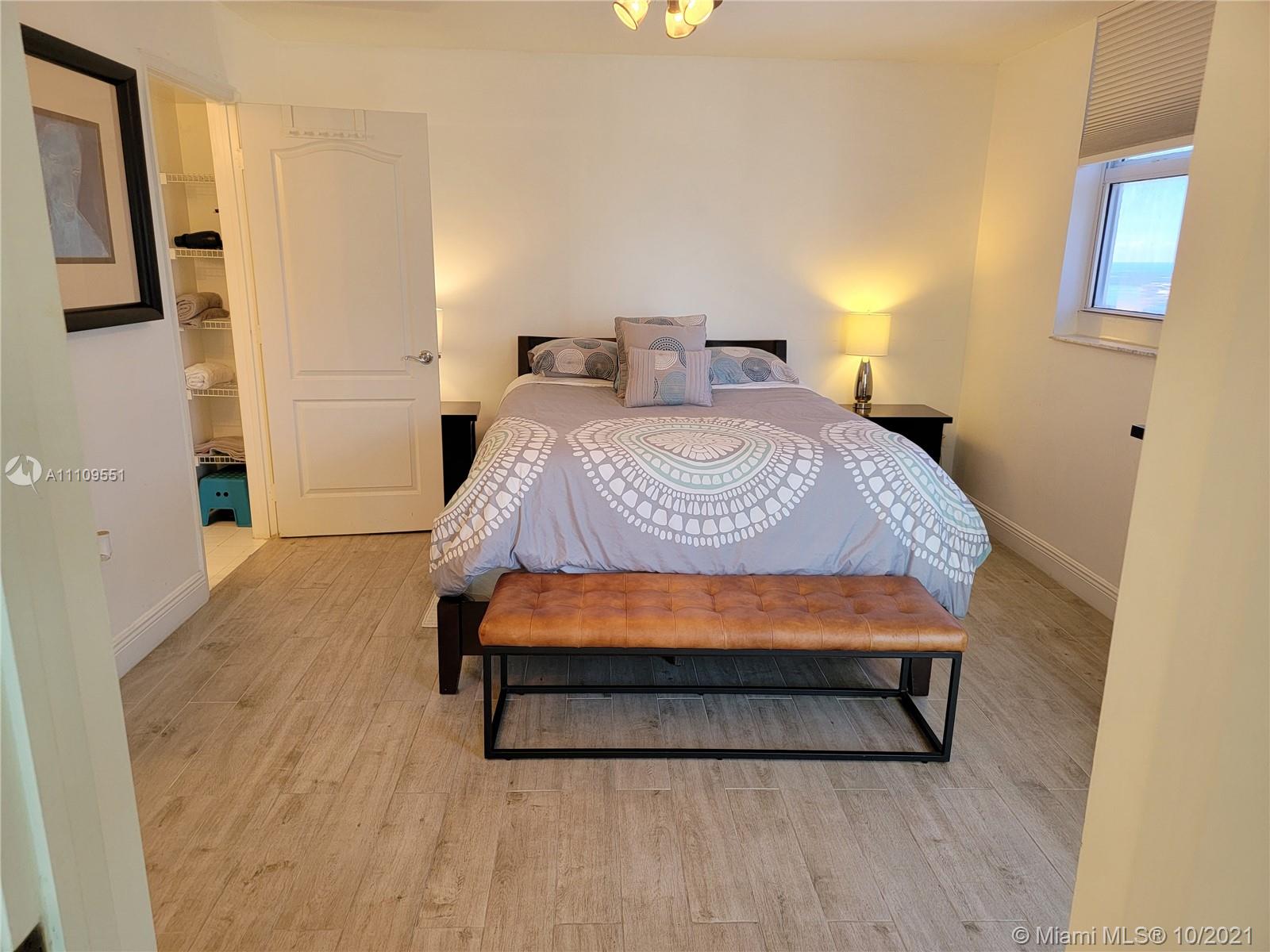 1200 Brickell Bay Dr #3515, Miami, FL 33131