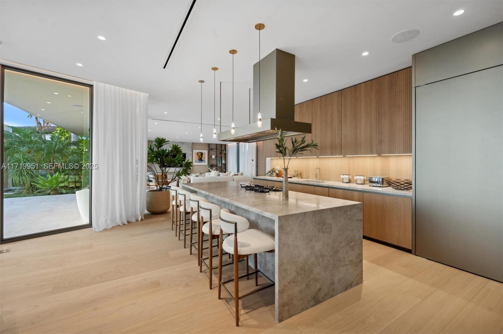 424 W Rivo Alto Dr Miami Beach, FL 33139