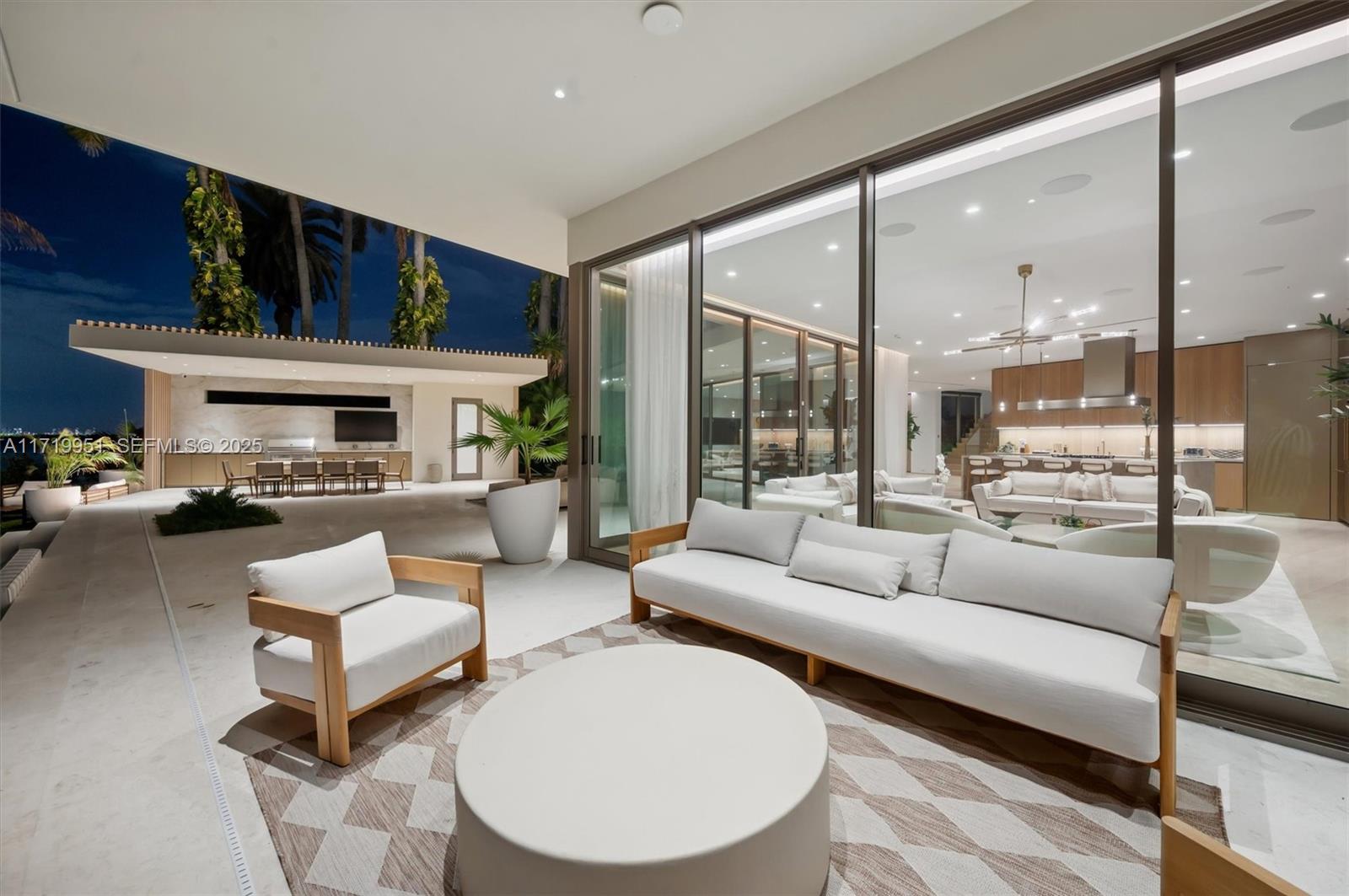 424 W Rivo Alto Dr Miami Beach, FL 33139