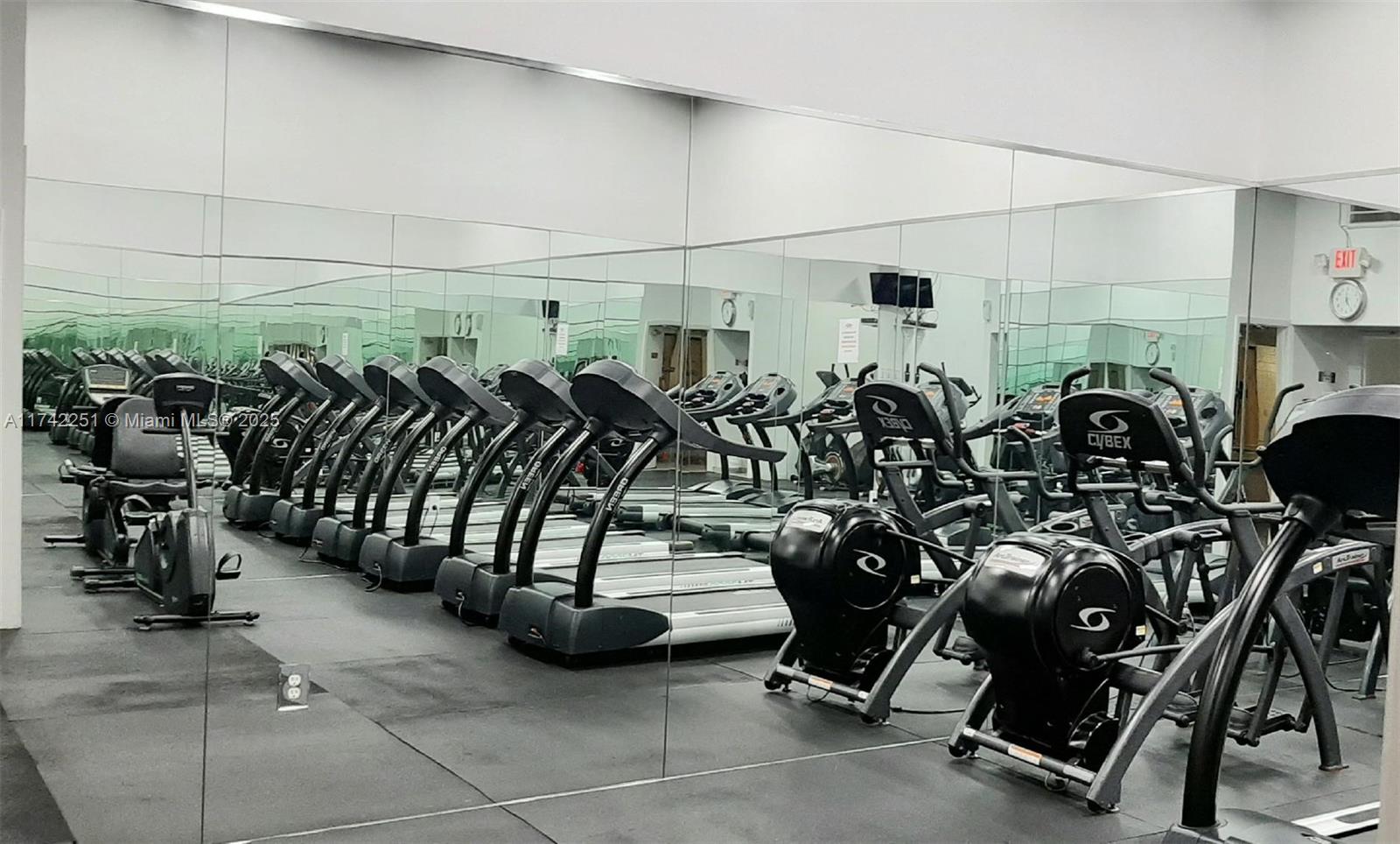 image SOUTH BAY CLUB CONDO14