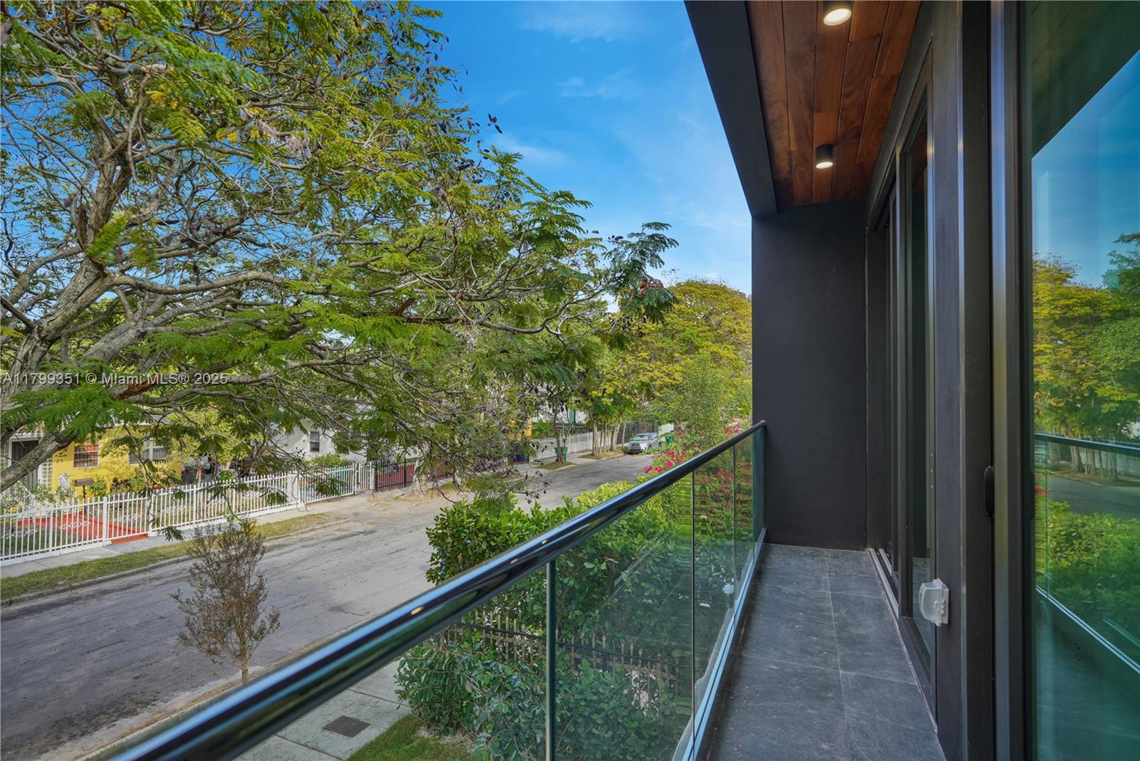 30 NE 50th St Miami, FL 33137