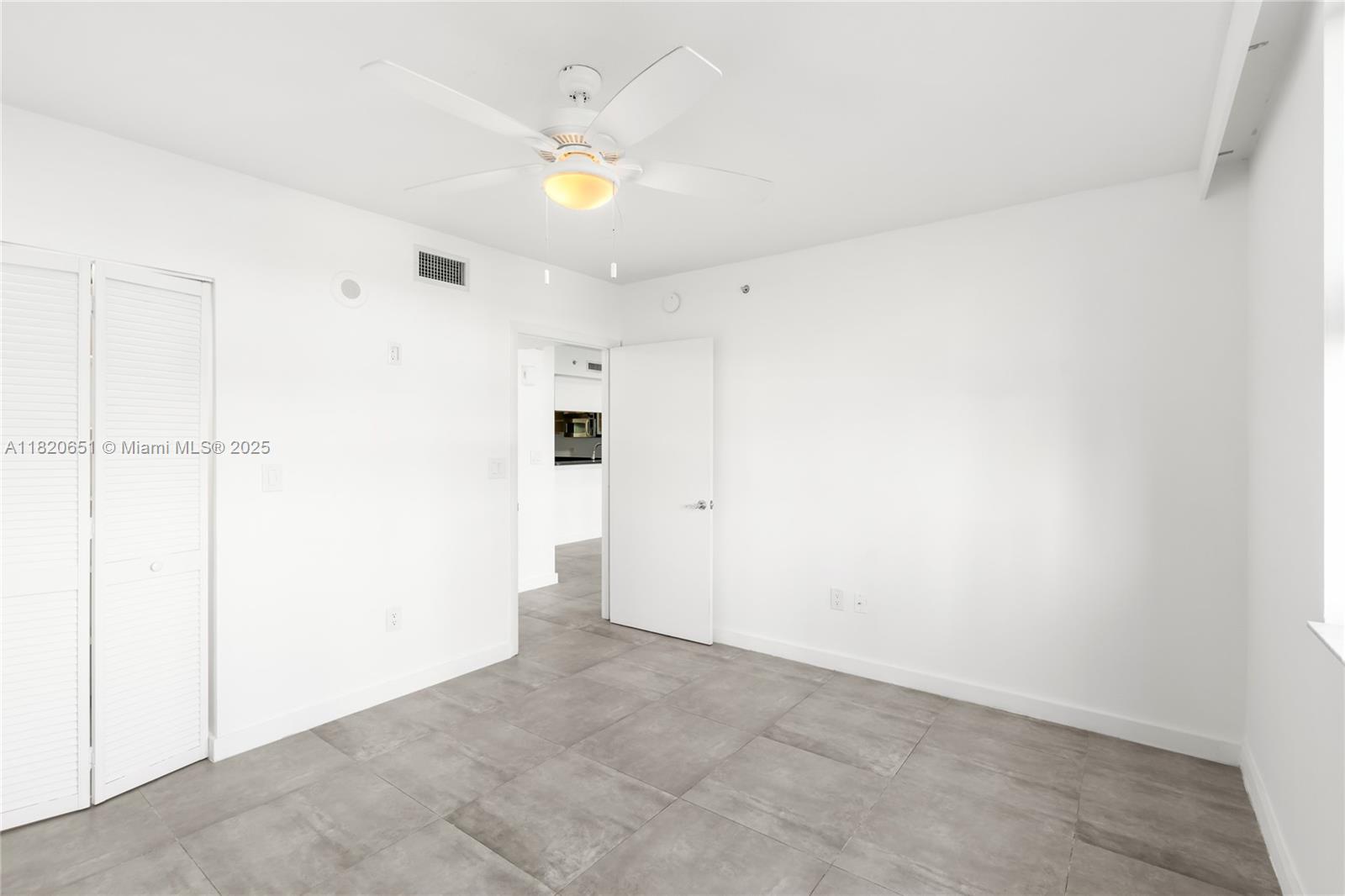 image BRICKELL ON THE RIVER18