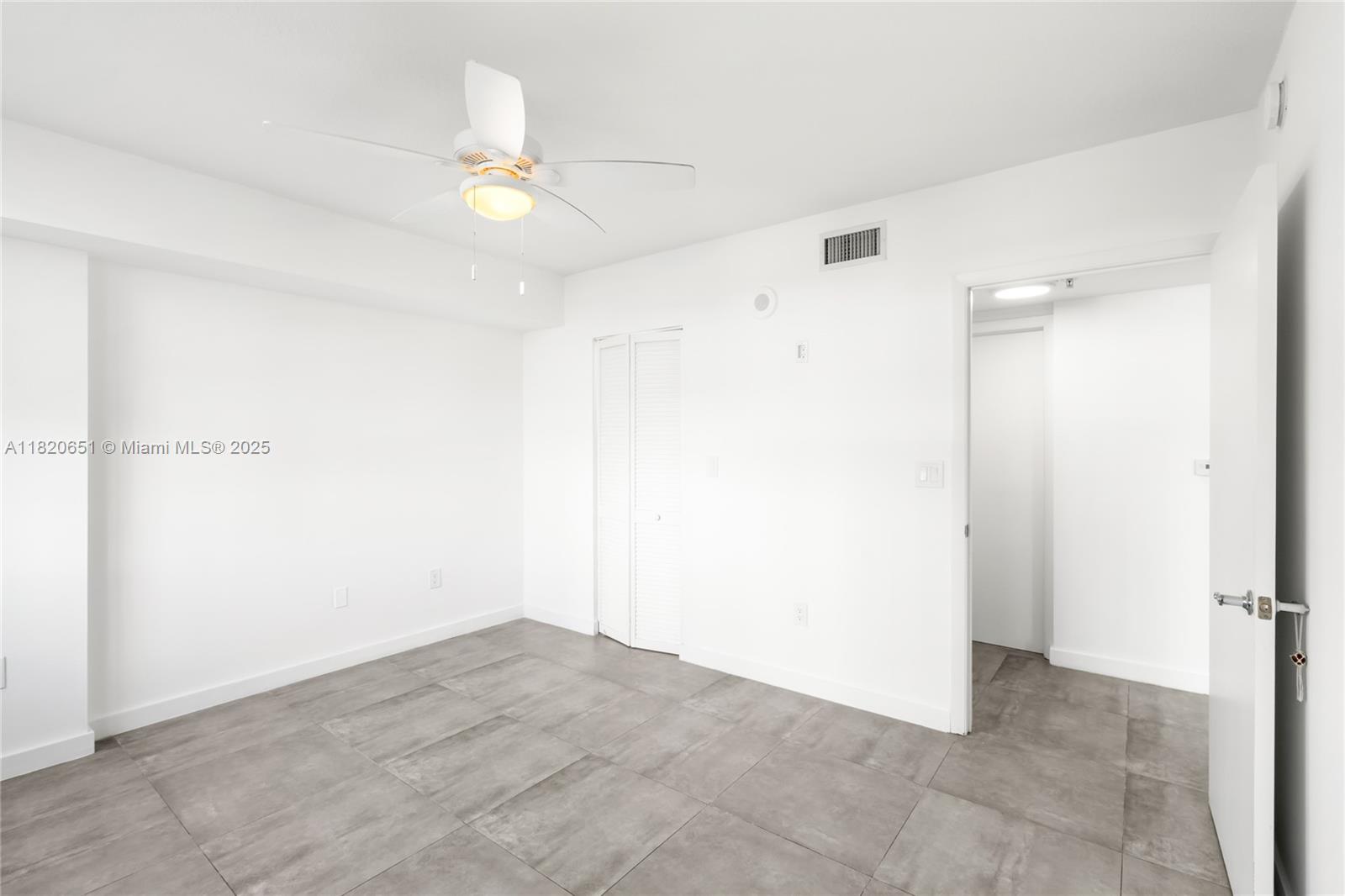 image BRICKELL ON THE RIVER21