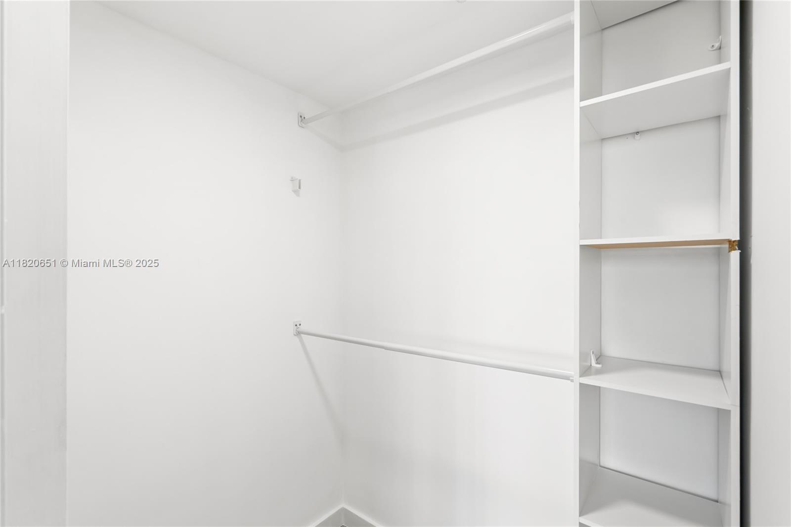 image BRICKELL ON THE RIVER22