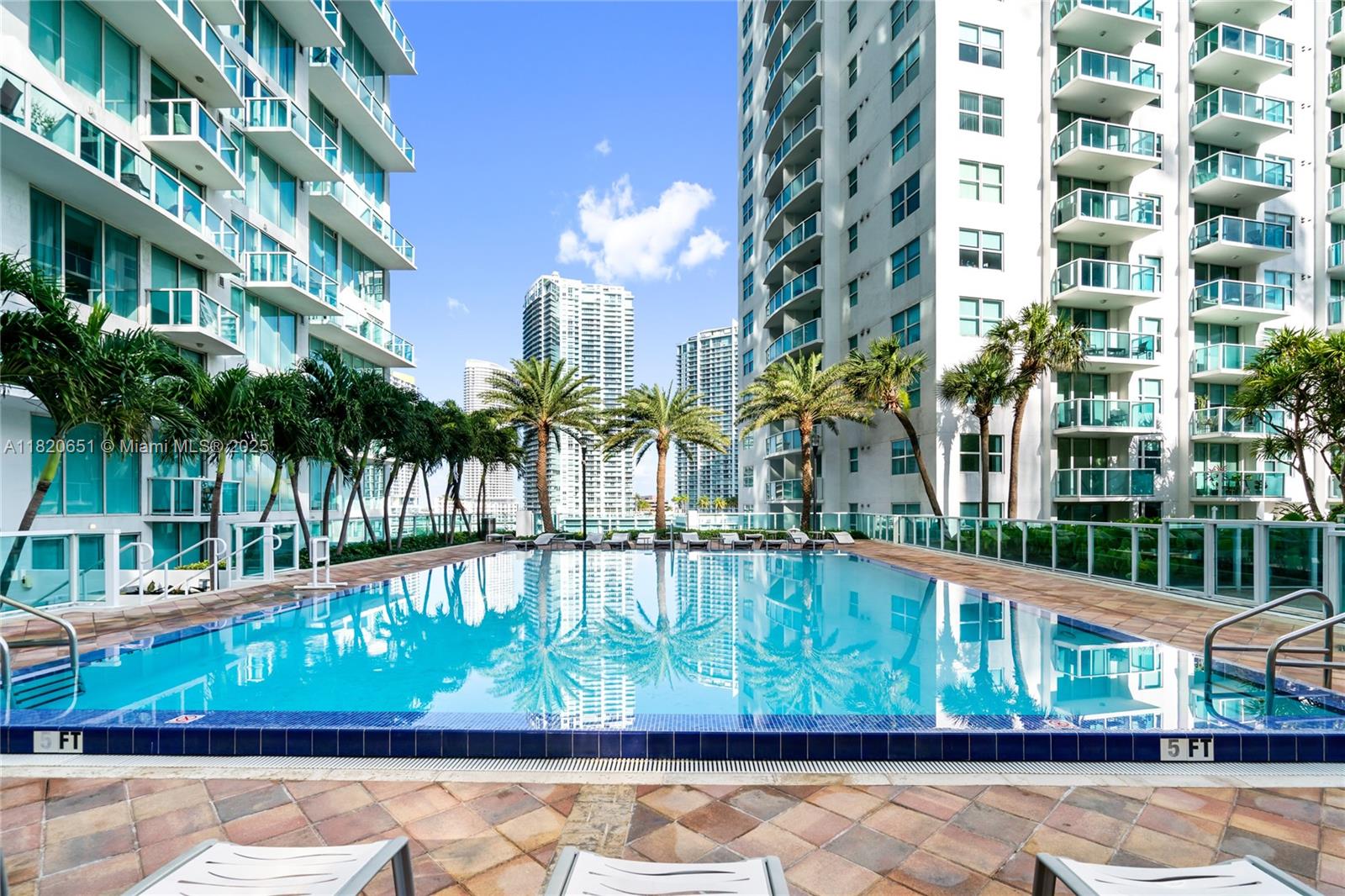 image BRICKELL ON THE RIVER28