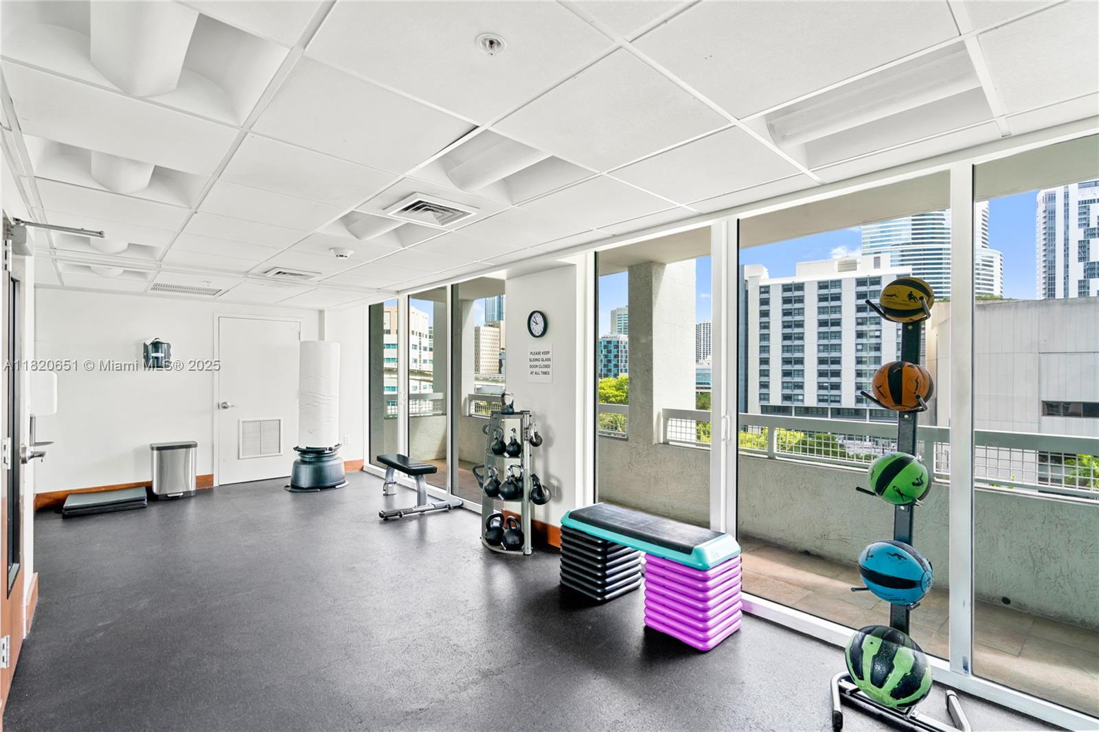 image BRICKELL ON THE RIVER36