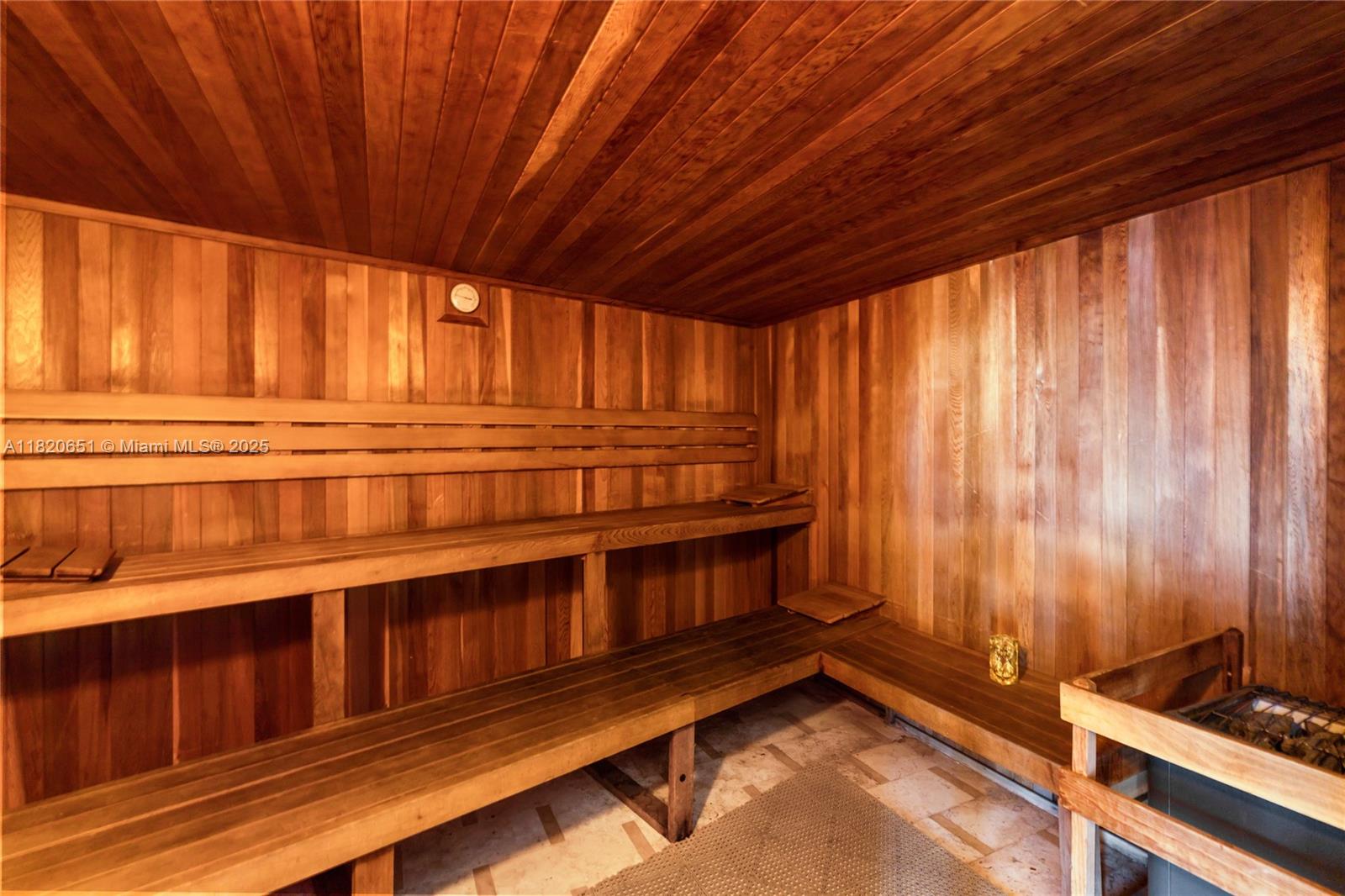 image BRICKELL ON THE RIVER37