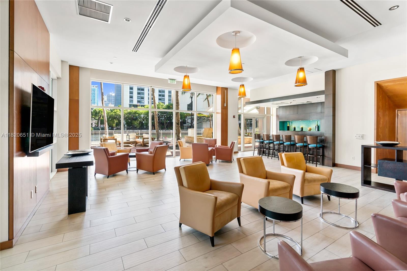 image BRICKELL ON THE RIVER42