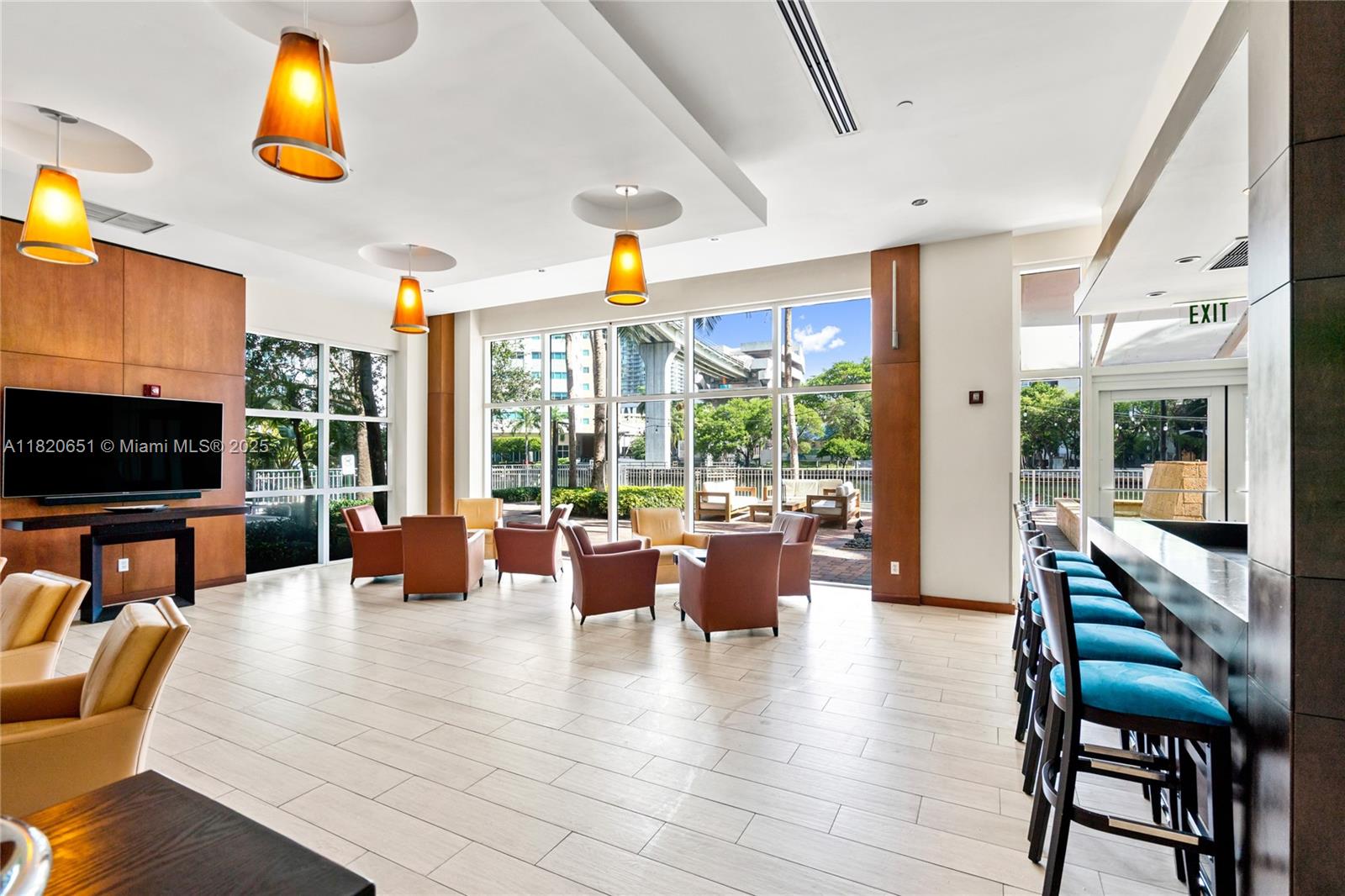 image BRICKELL ON THE RIVER43