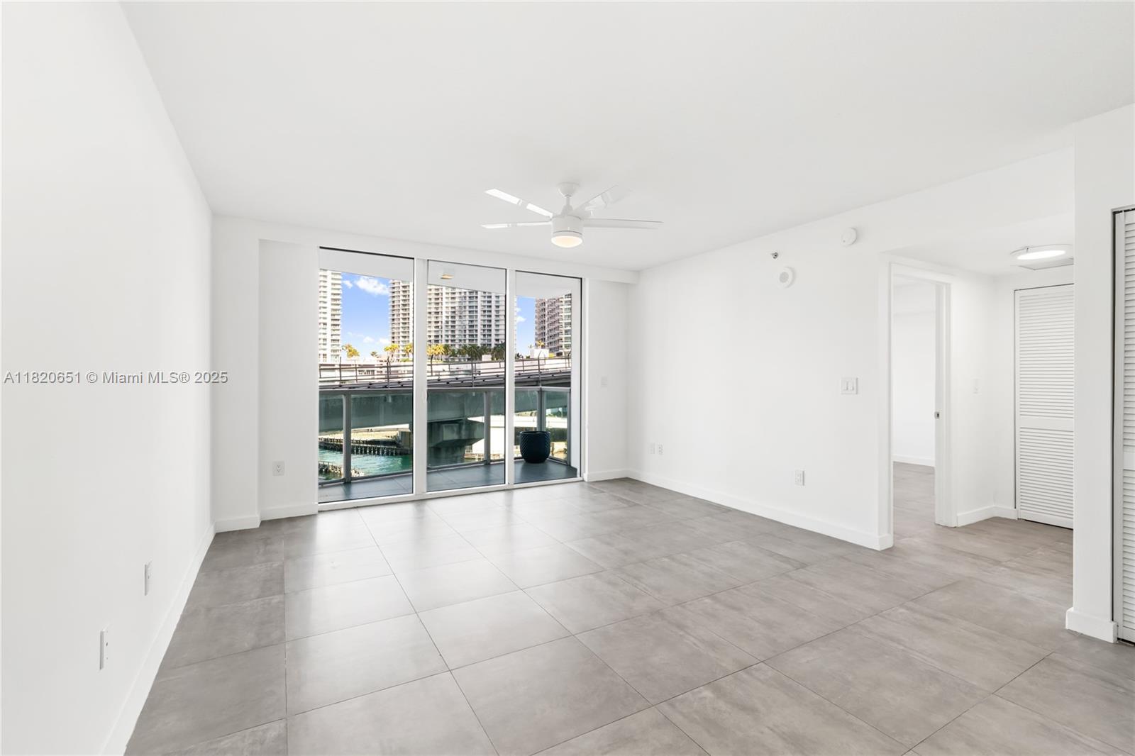 image BRICKELL ON THE RIVER4