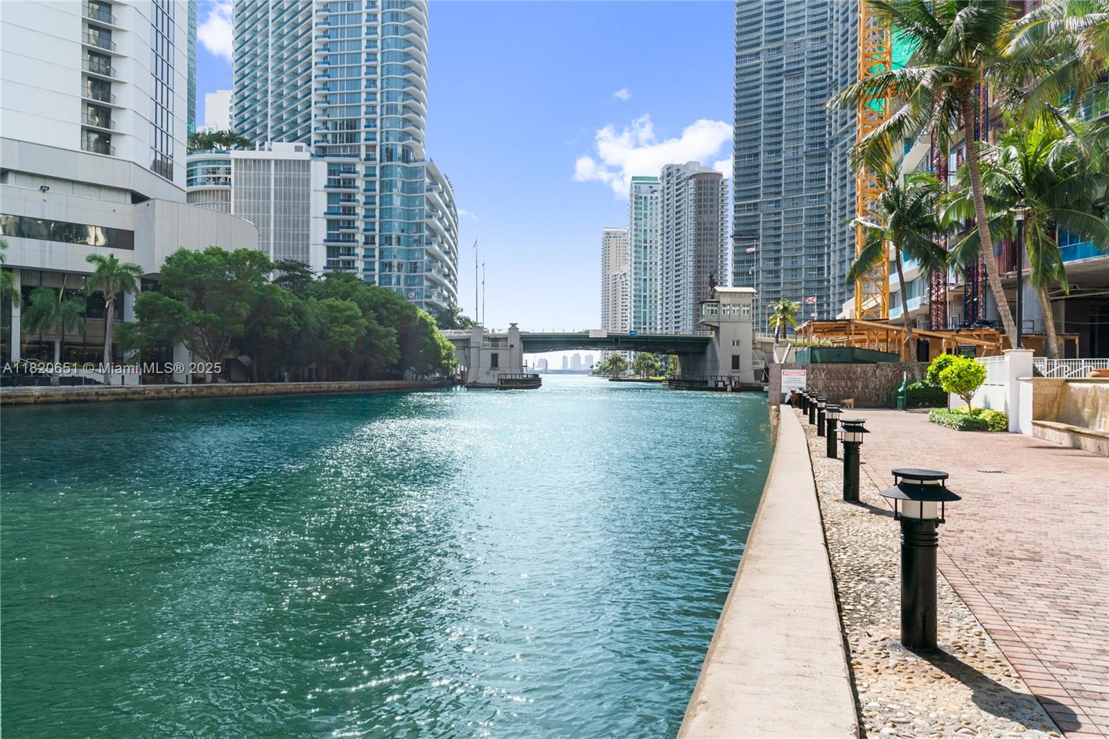 image BRICKELL ON THE RIVER50