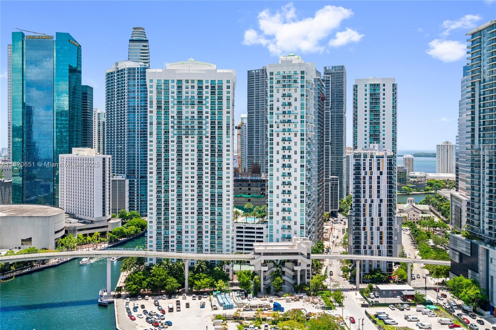 image BRICKELL ON THE RIVER53