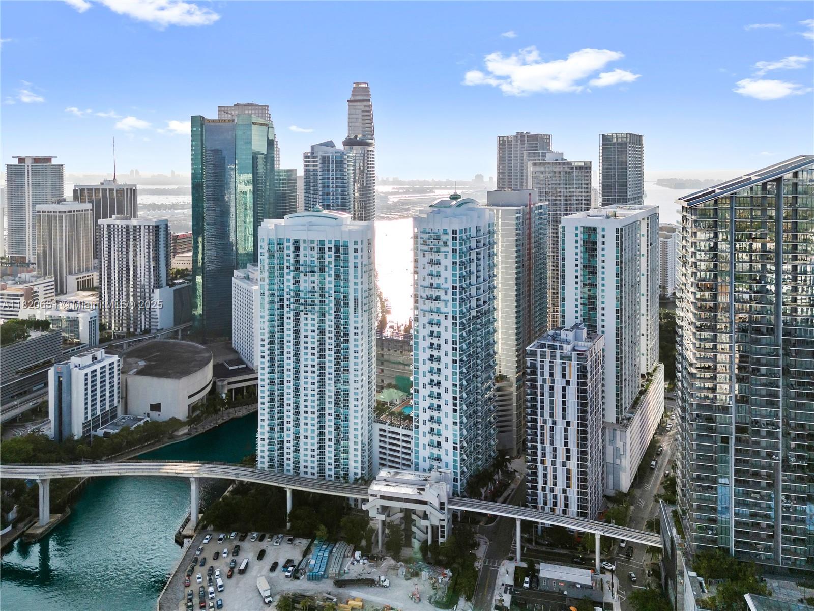 image BRICKELL ON THE RIVER57