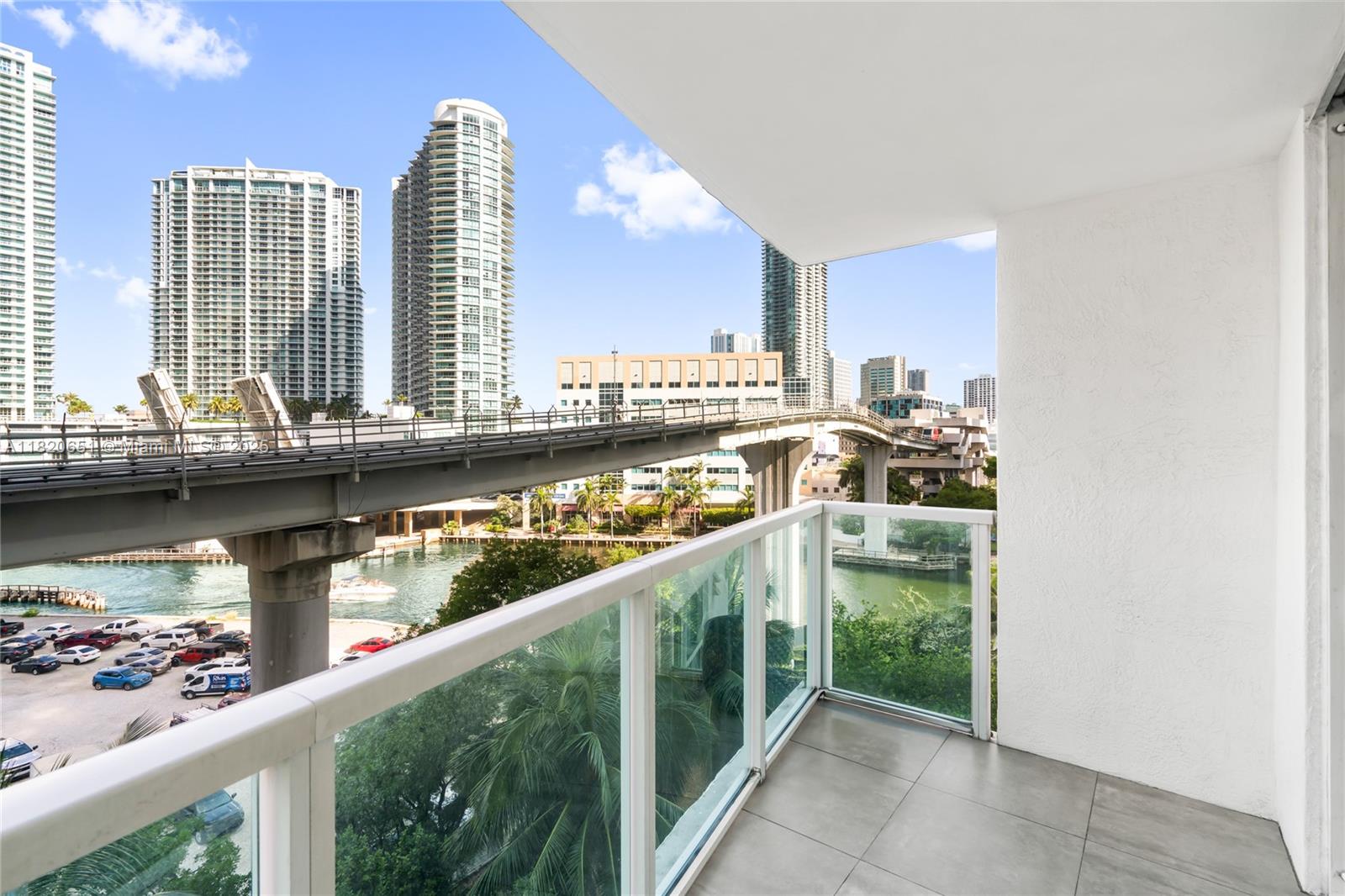 image BRICKELL ON THE RIVER5