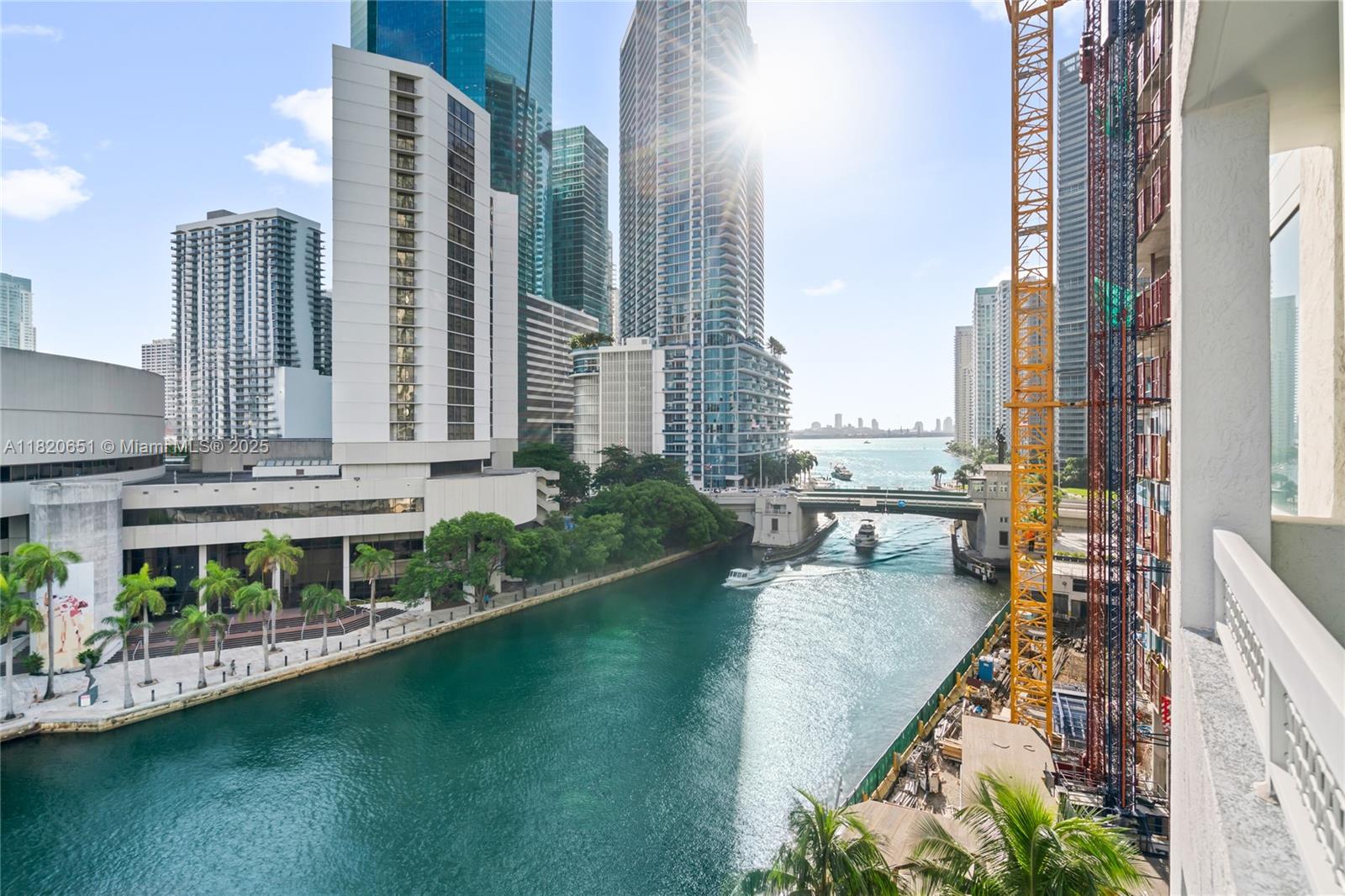 image BRICKELL ON THE RIVER60