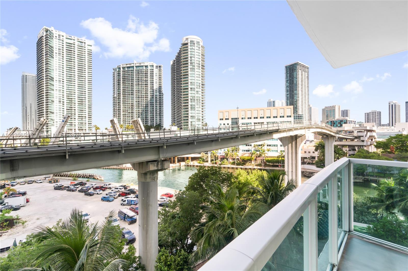 image BRICKELL ON THE RIVER6