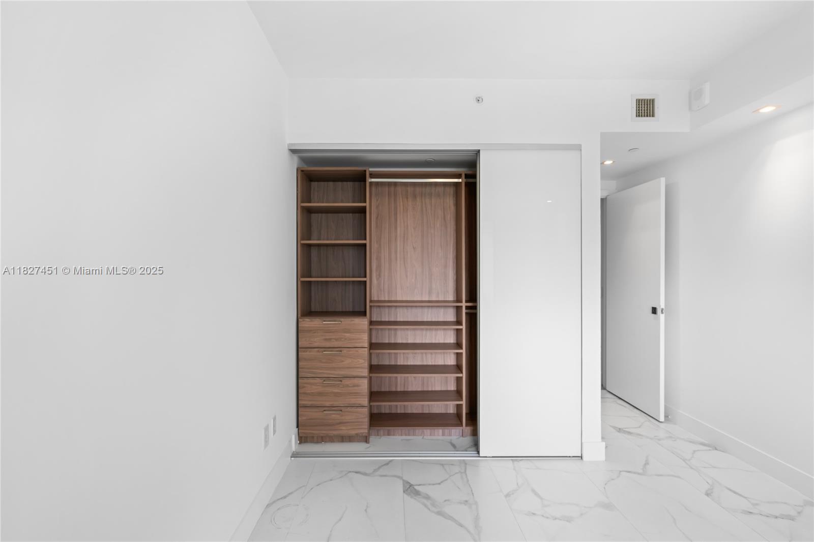 image One Paraiso Condo58
