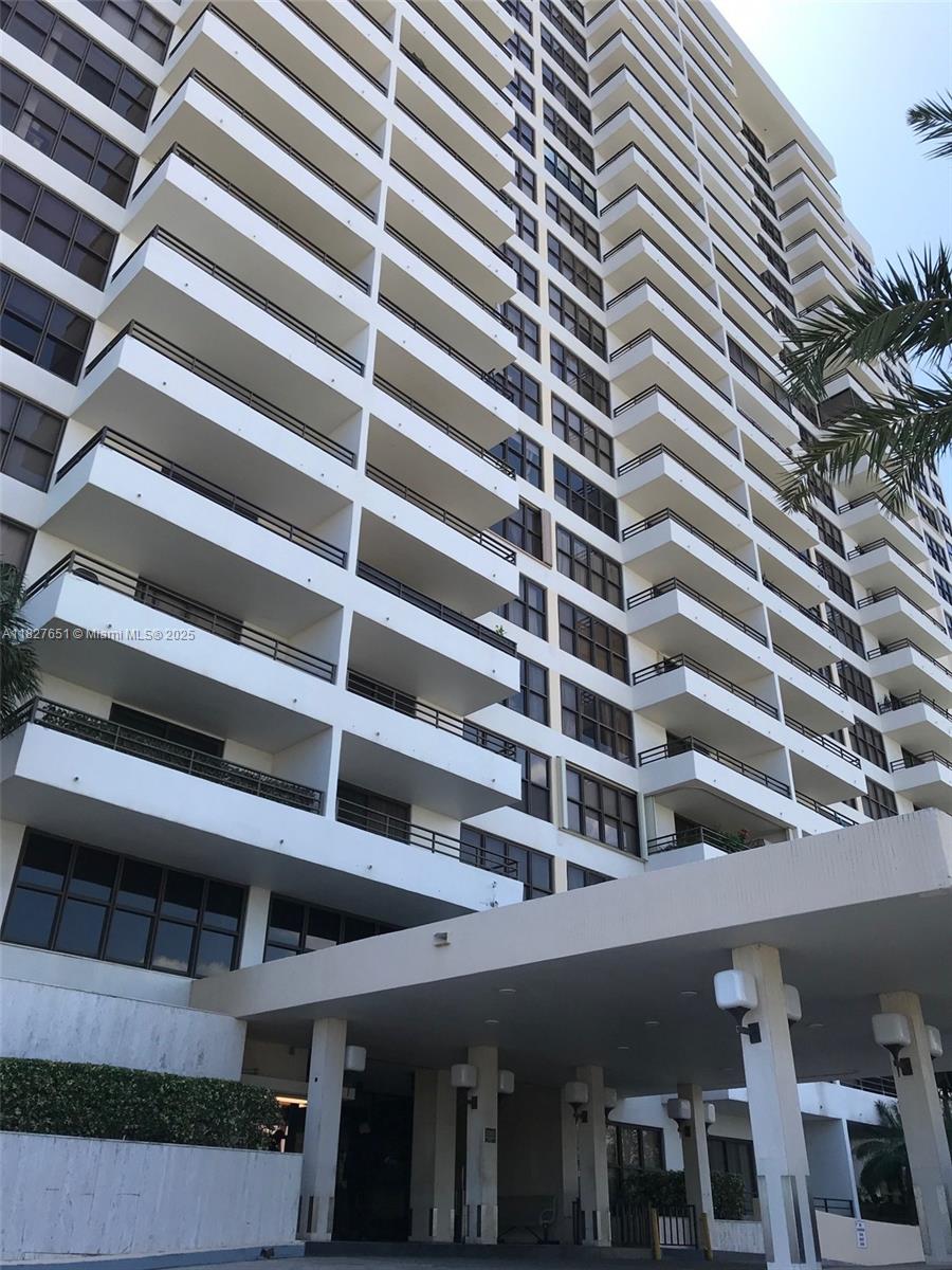 2500 Parkview Dr #1210