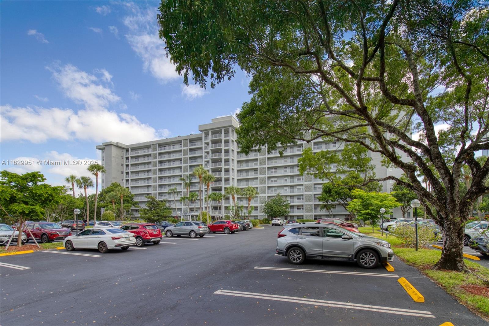 4015 W Palm Aire Dr #506