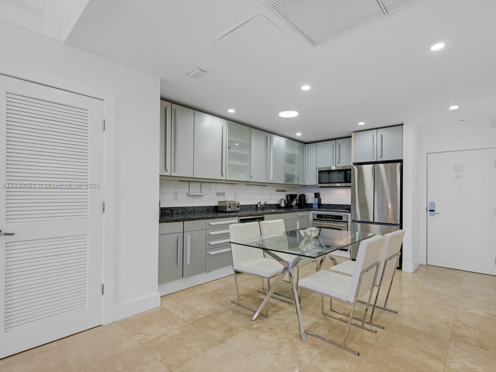 image Roney Palace Condo11