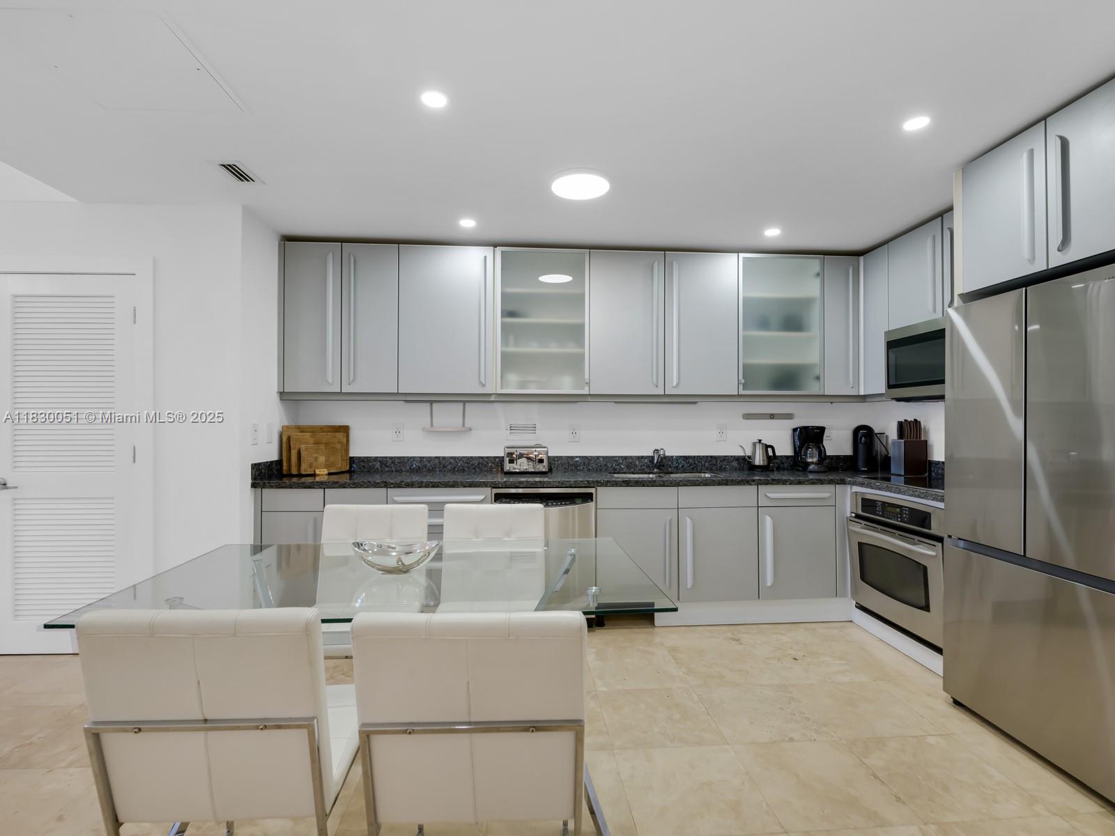 image Roney Palace Condo13