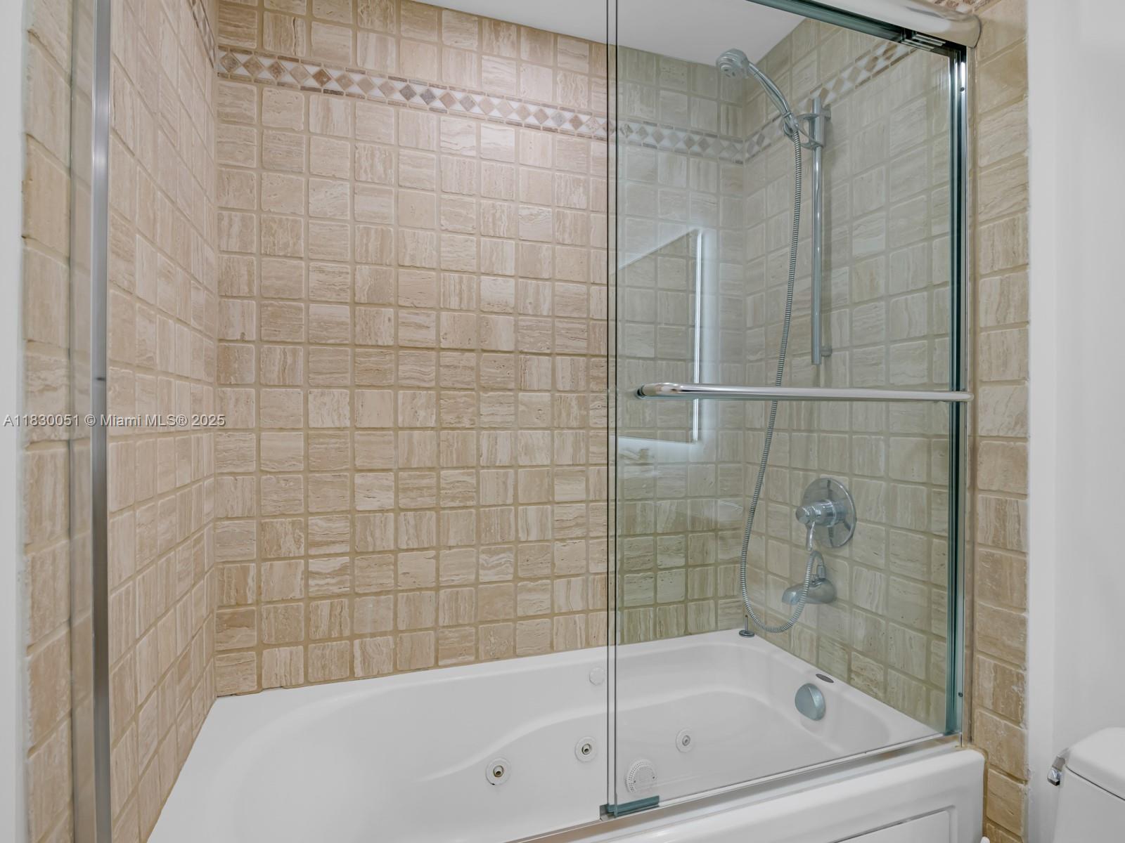 image Roney Palace Condo15