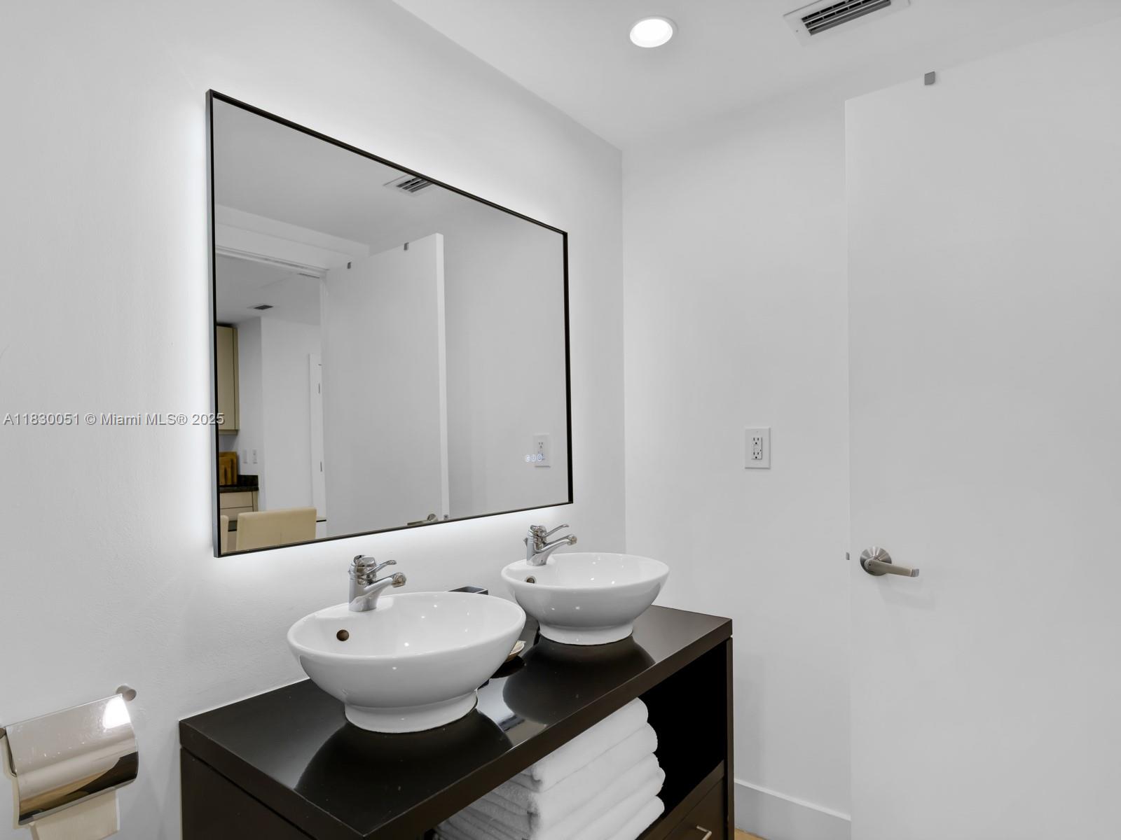 image Roney Palace Condo16