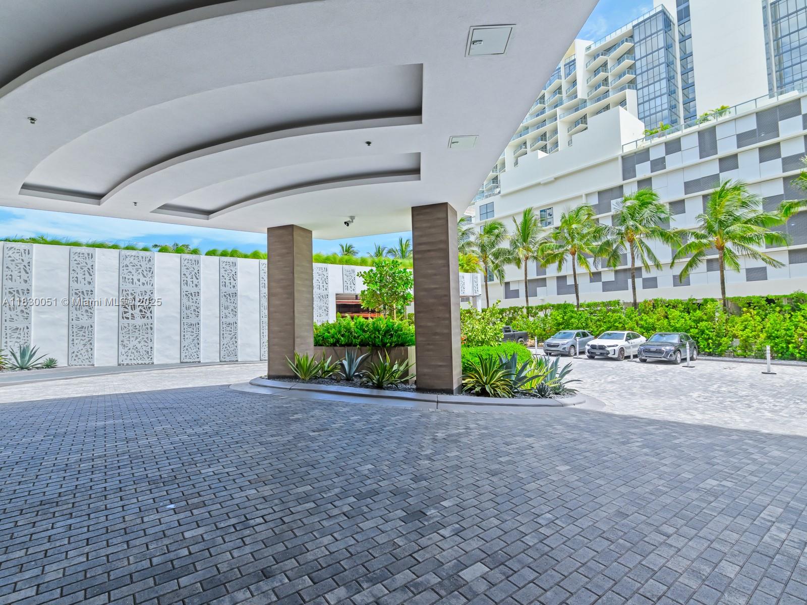 image Roney Palace Condo2