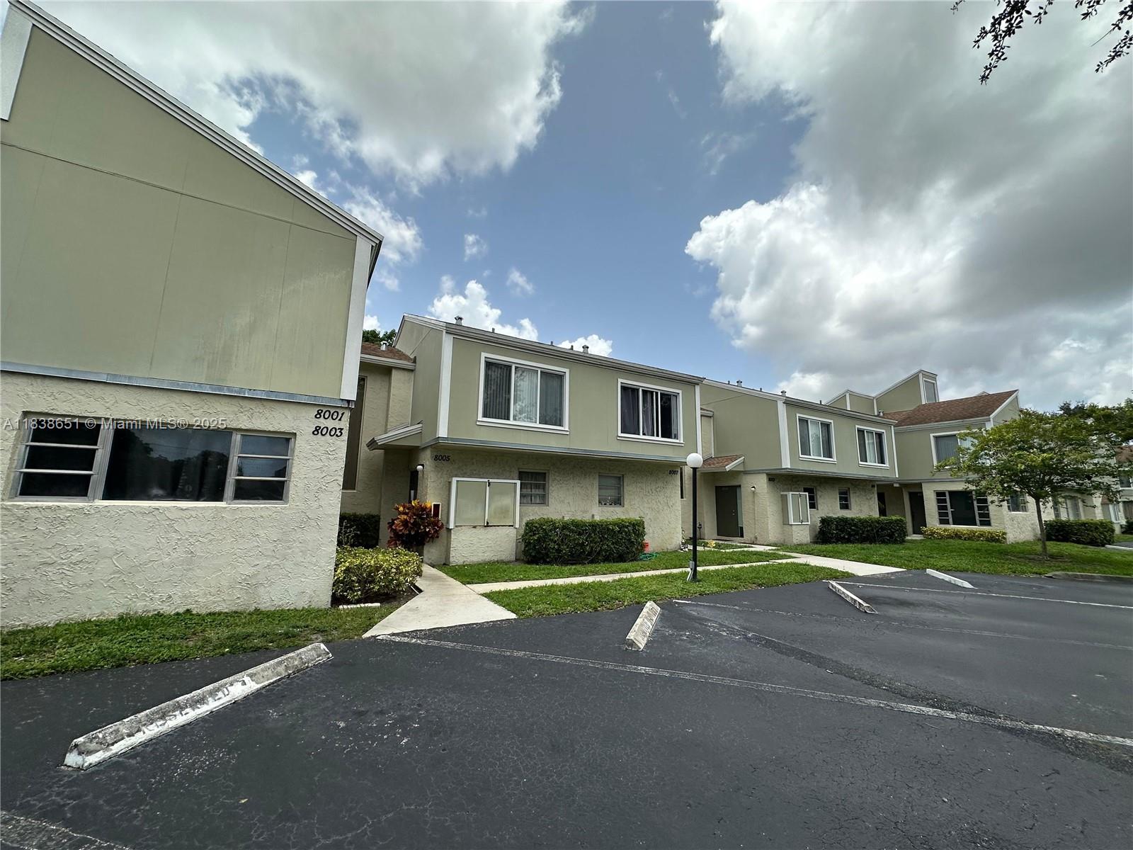 8005 Lagos De Campo Blvd #L-4