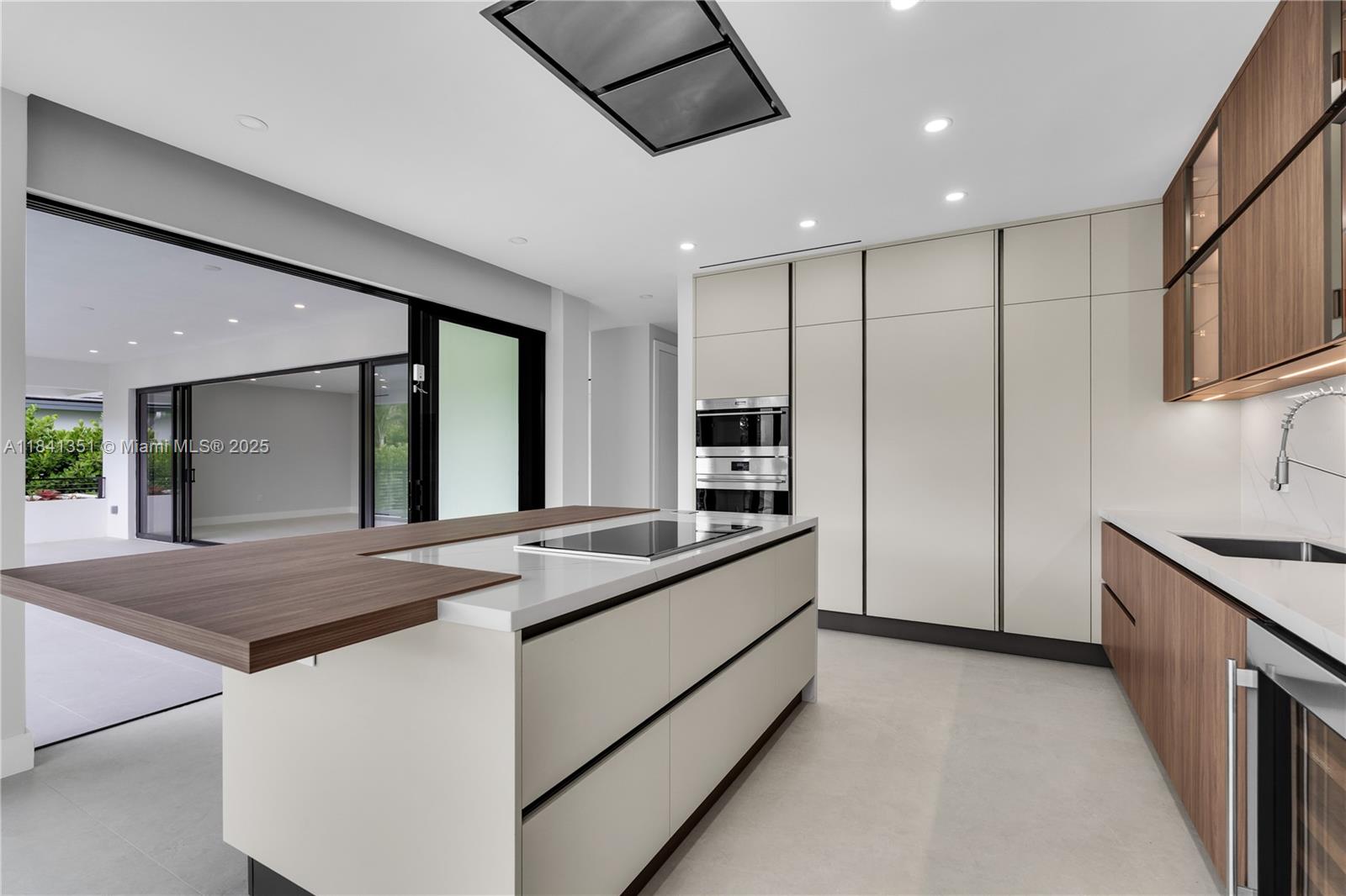 285 Woodcrest Rd Key Biscayne, FL 33149