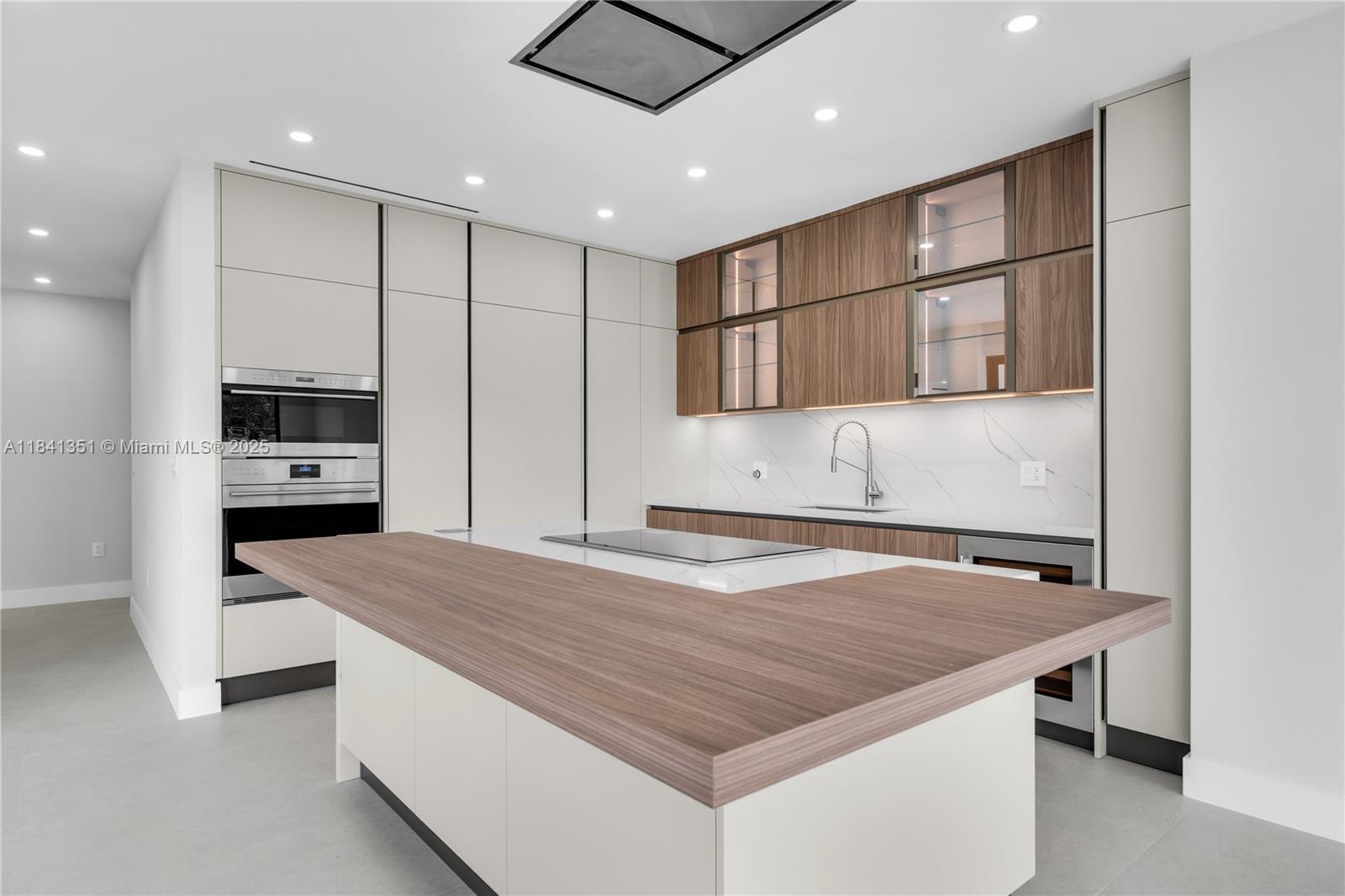 285 Woodcrest Rd Key Biscayne, FL 33149