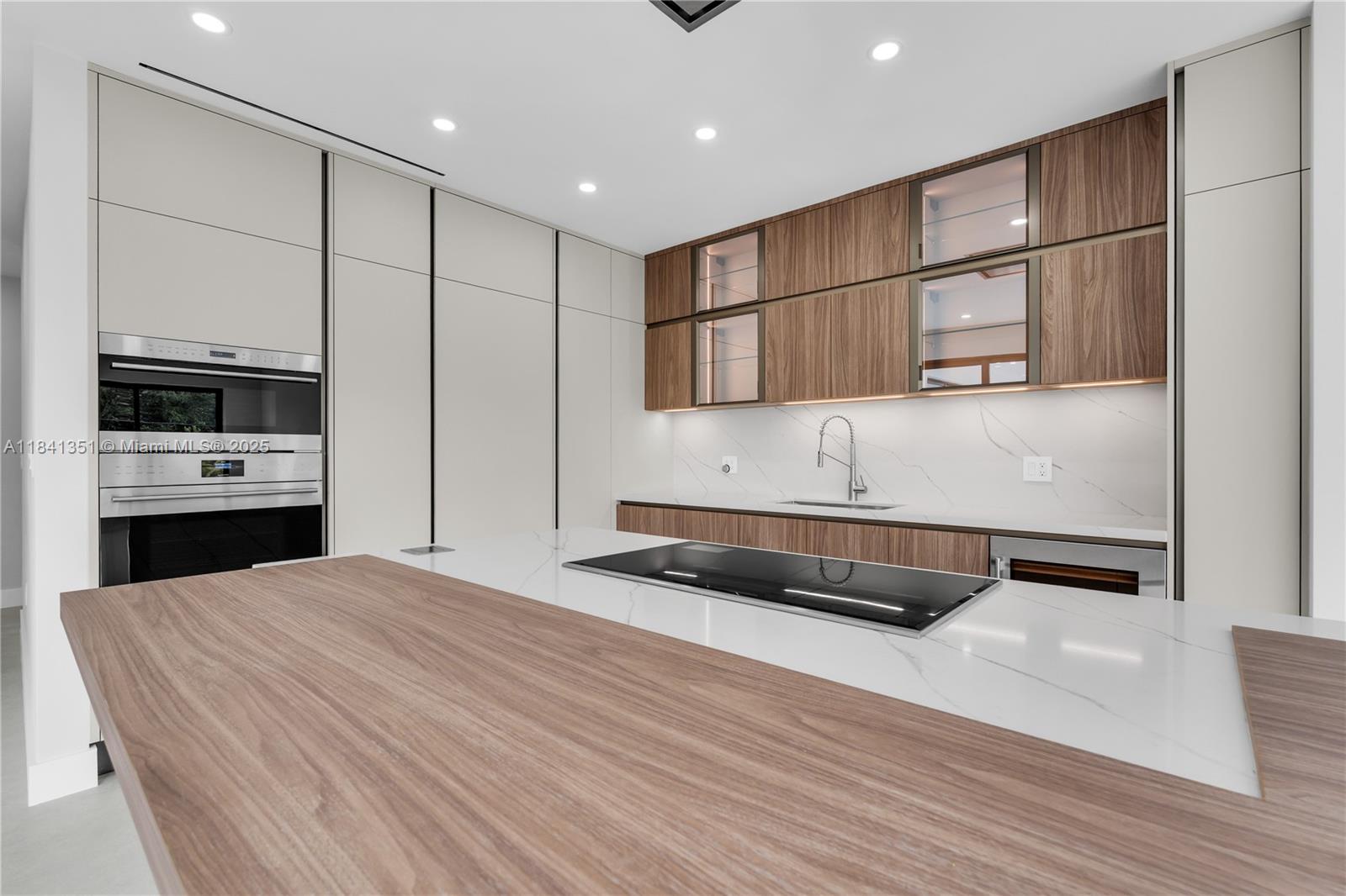 285 Woodcrest Rd Key Biscayne, FL 33149