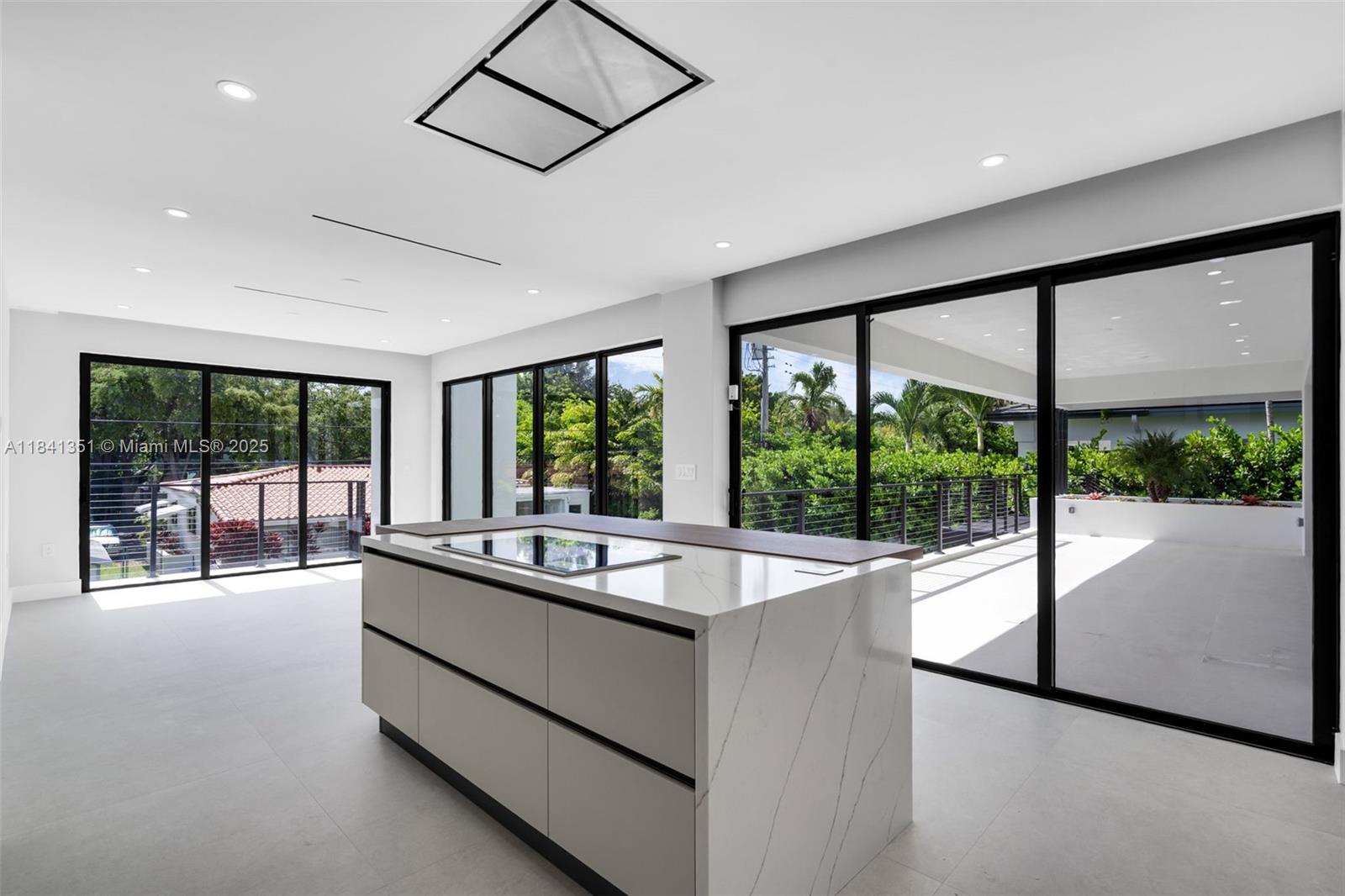 285 Woodcrest Rd Key Biscayne, FL 33149