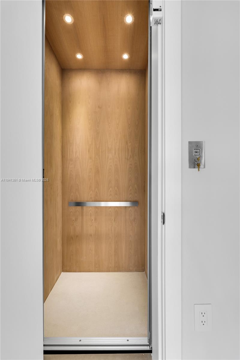 285 Woodcrest Rd Key Biscayne, FL 33149