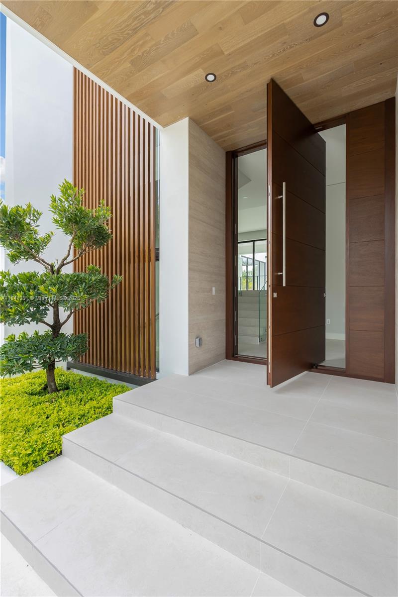 285 Woodcrest Rd Key Biscayne, FL 33149