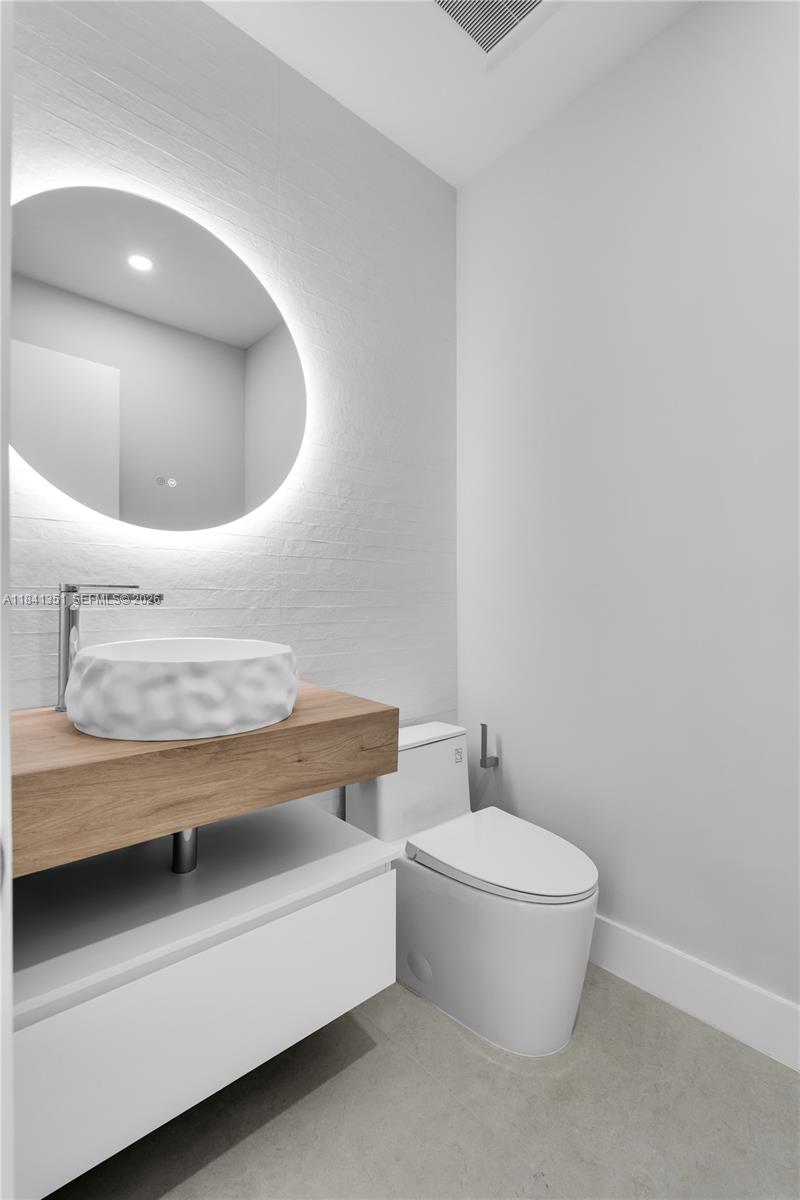 285 Woodcrest Rd Key Biscayne, FL 33149