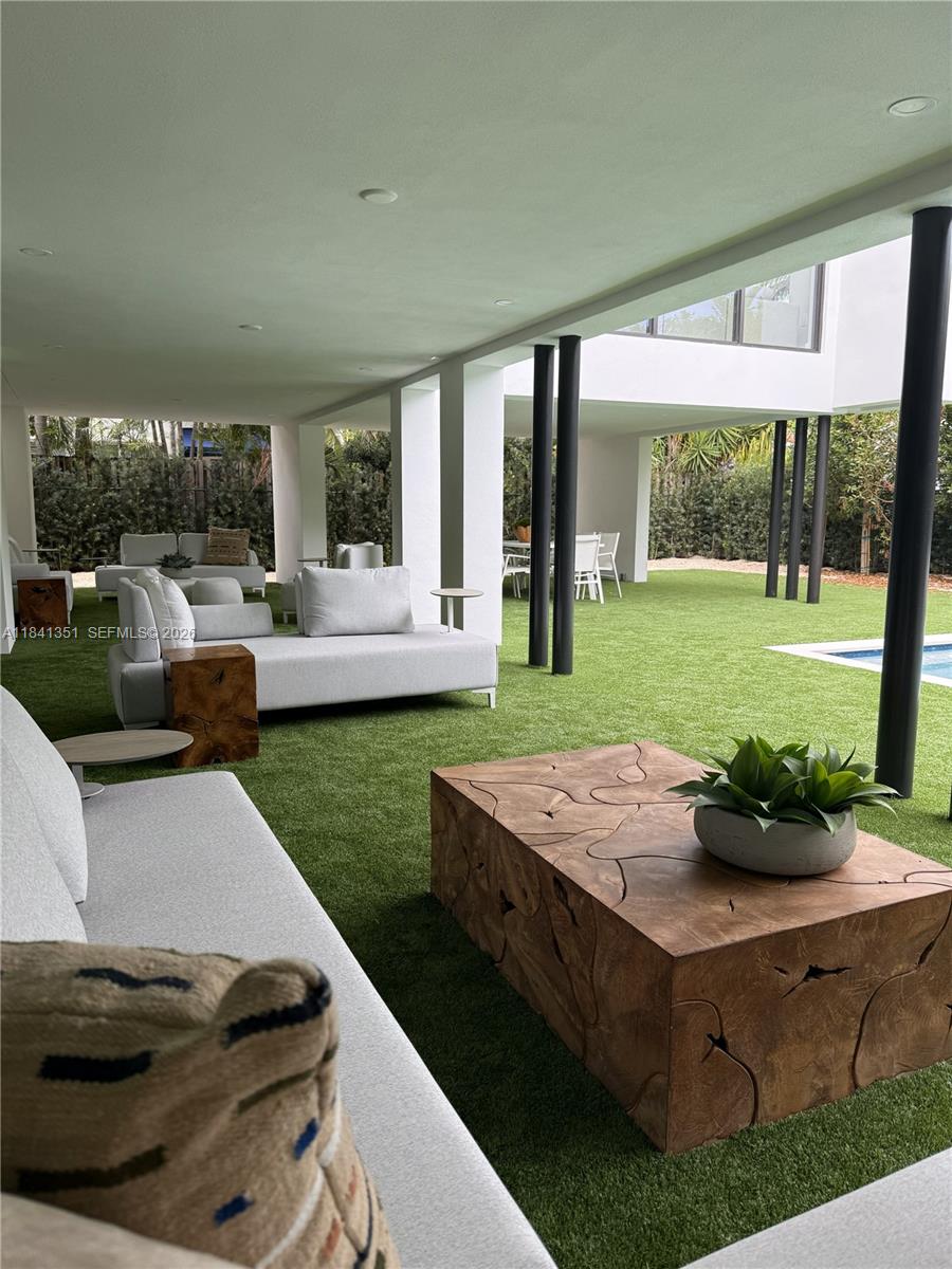 285 Woodcrest Rd Key Biscayne, FL 33149