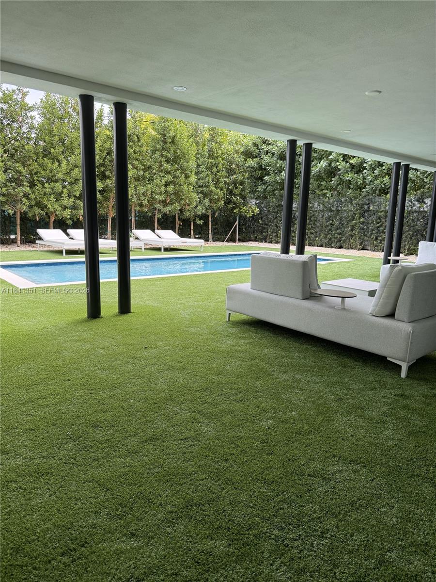 285 Woodcrest Rd Key Biscayne, FL 33149