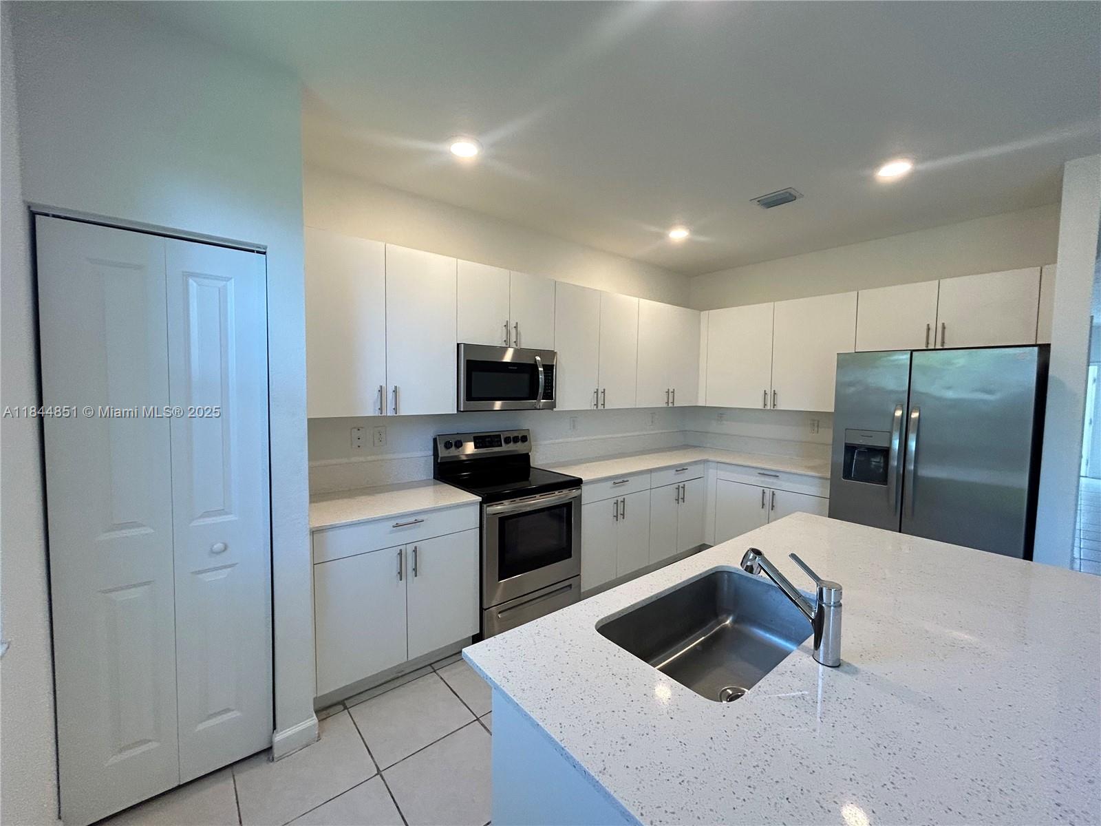 2617 SE 10th St Homestead, FL 33035