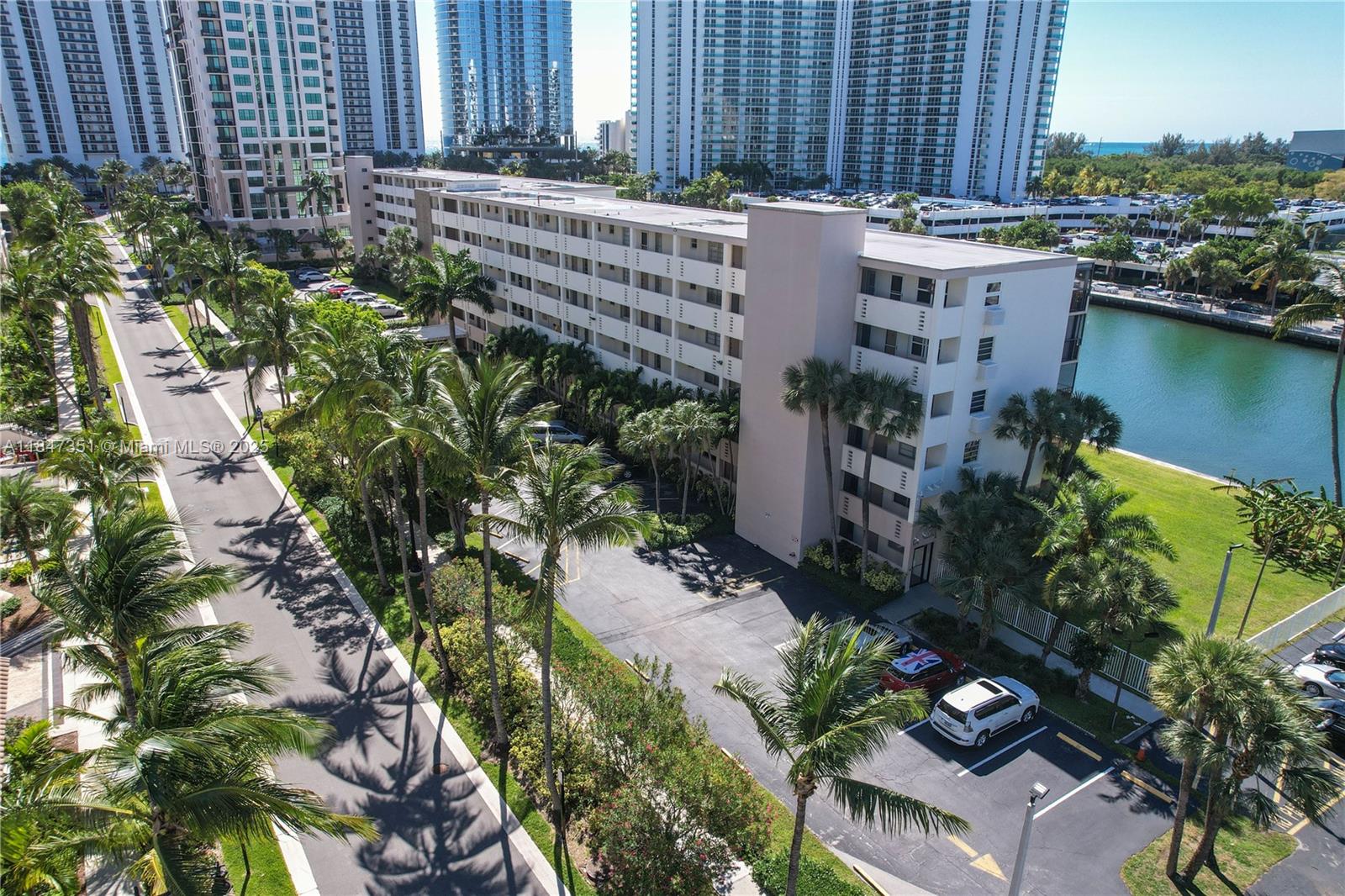 220 Kings Pt Dr #401