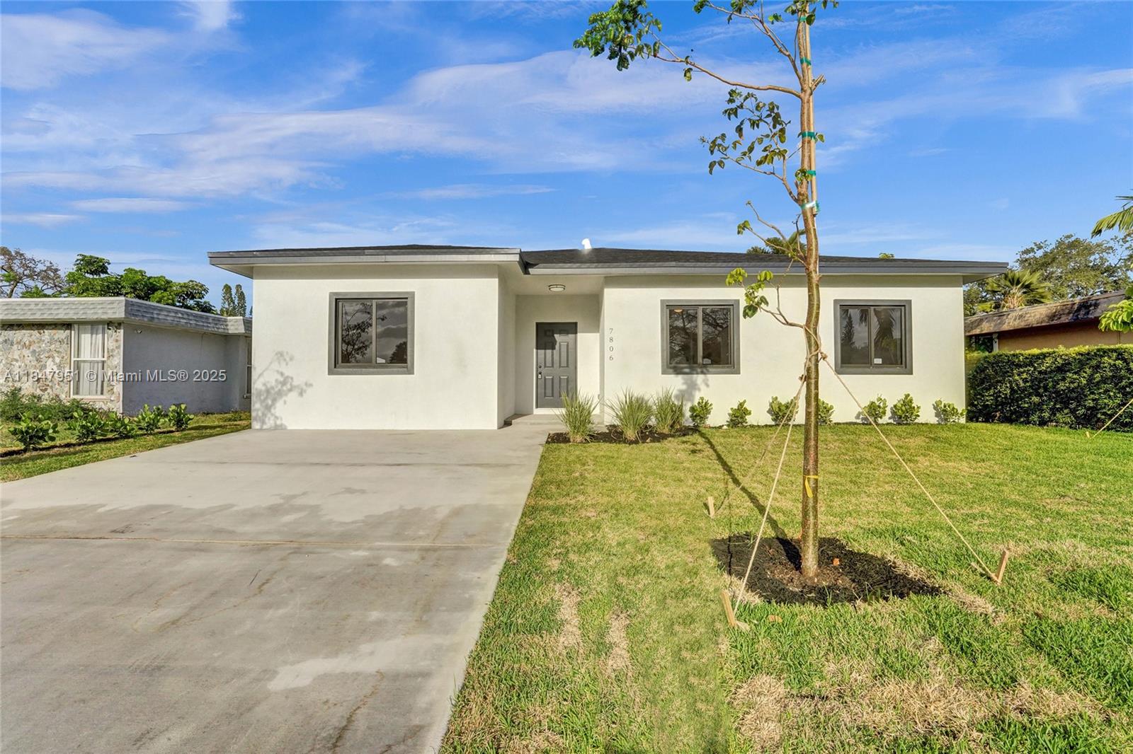 7806 NW 68th Ave