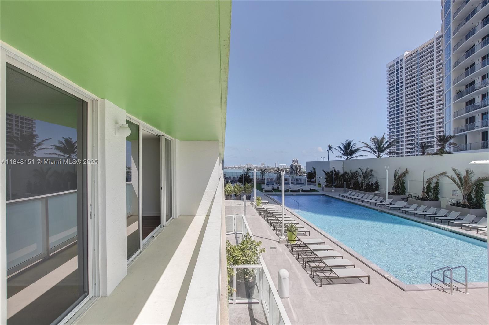 1756 N Bayshore Dr #14I