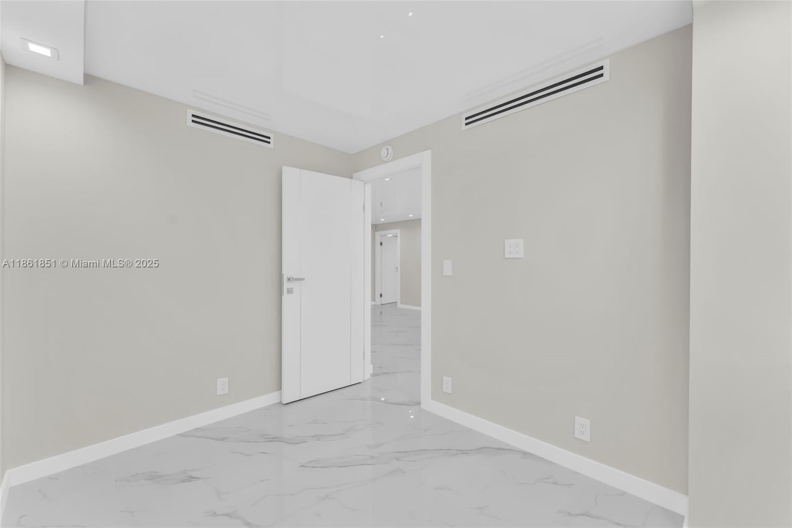 image Winston Towers 200 Condo9