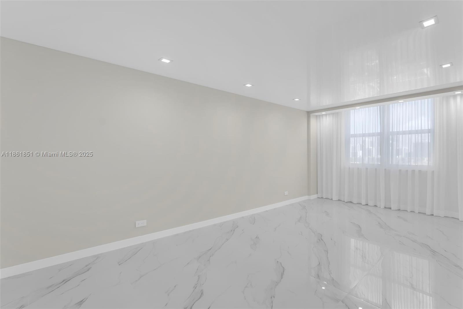 image Winston Towers 200 Condo10